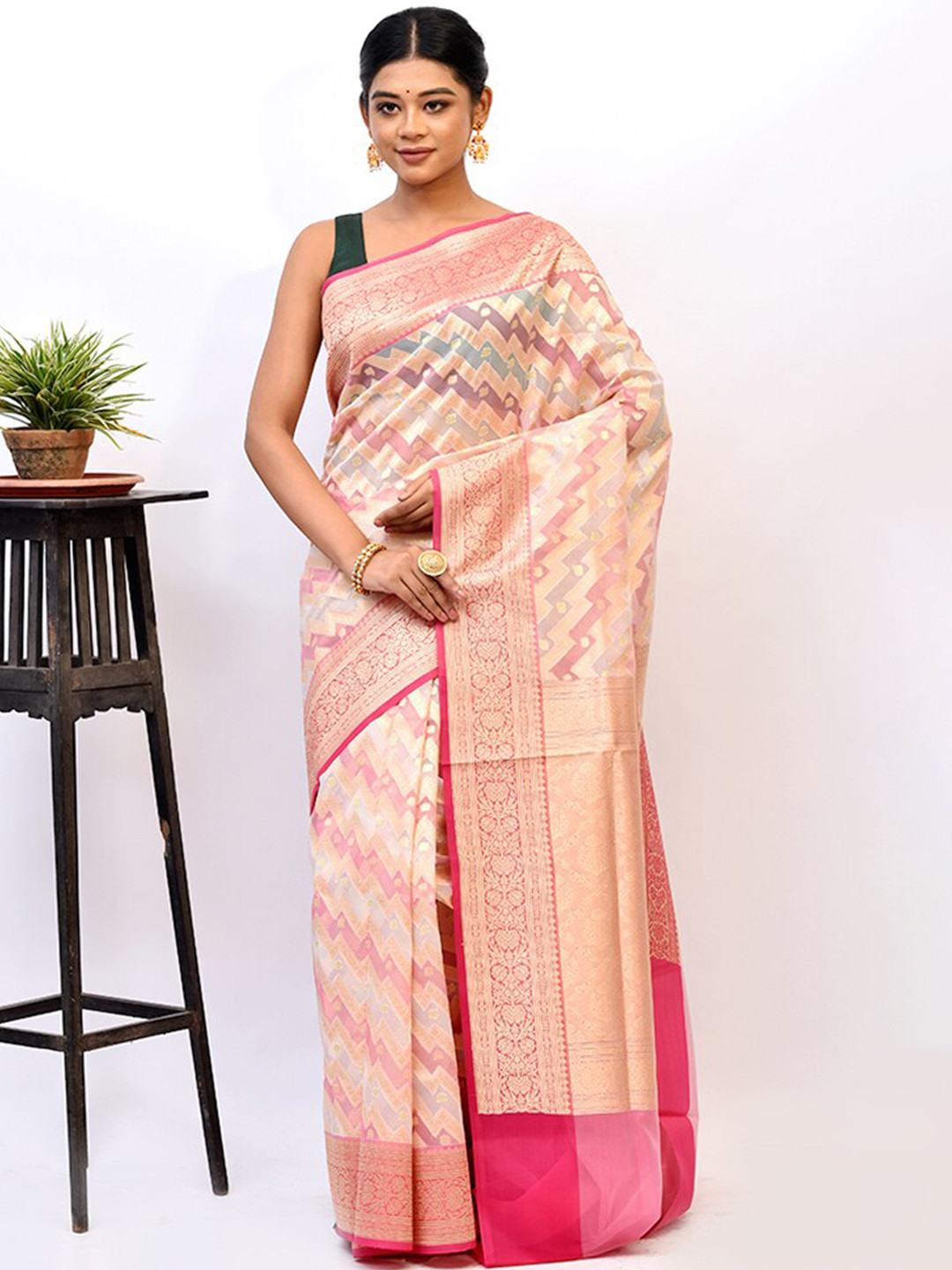 

AllSilks Pink & Gold-Toned Woven Design Zari Kora Silk Cotton Saree
