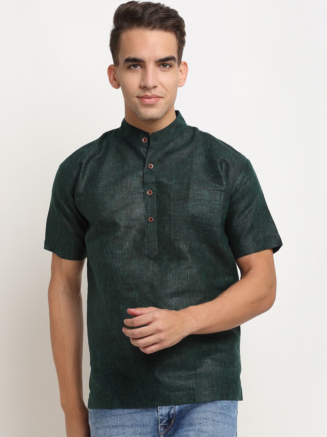 

Aarsha Men Green Solid Pure Cotton Kurta