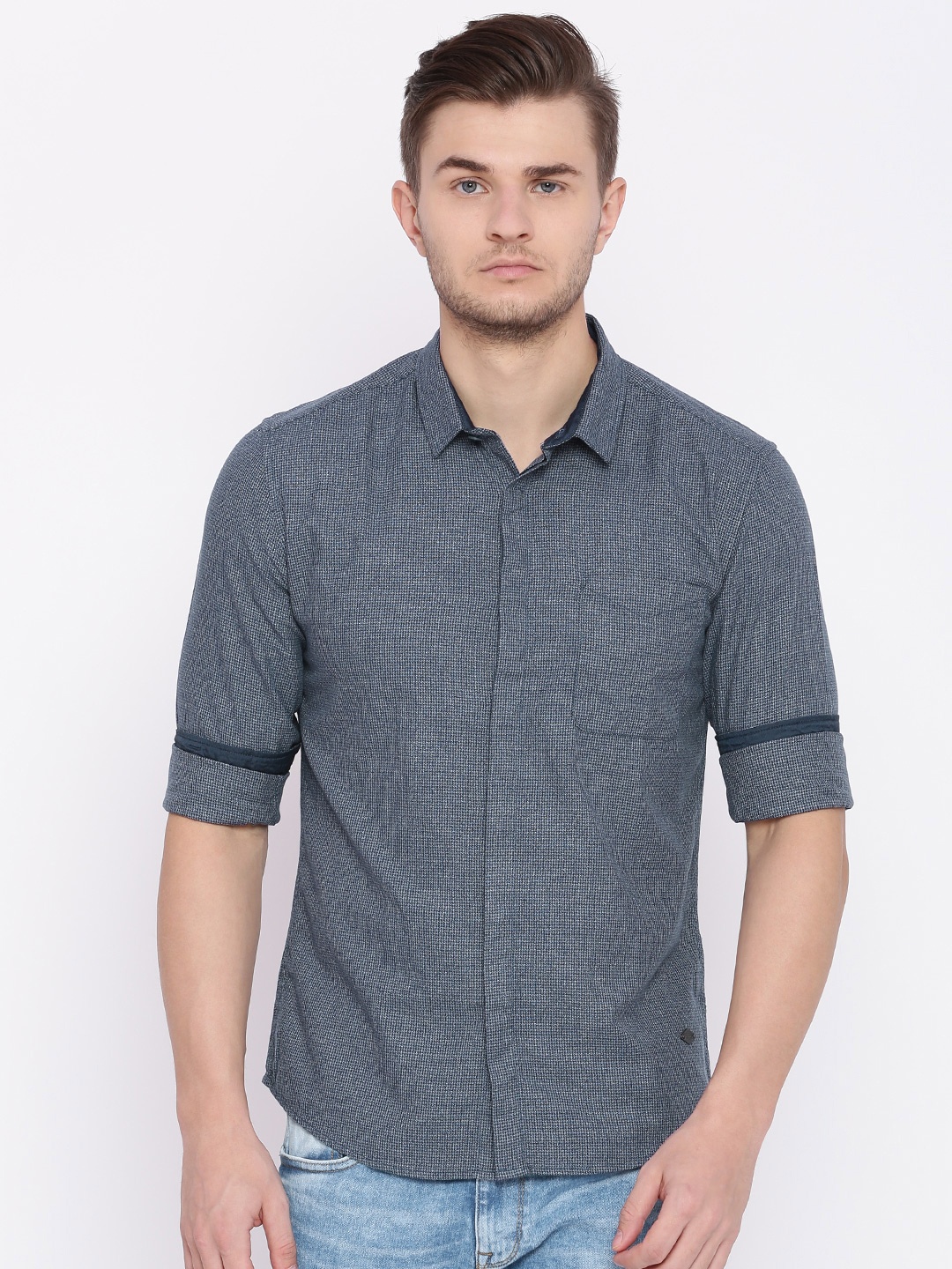 

Voi Jeans Men Navy Regular Fit Self-Design Casual Shirt, Navy blue