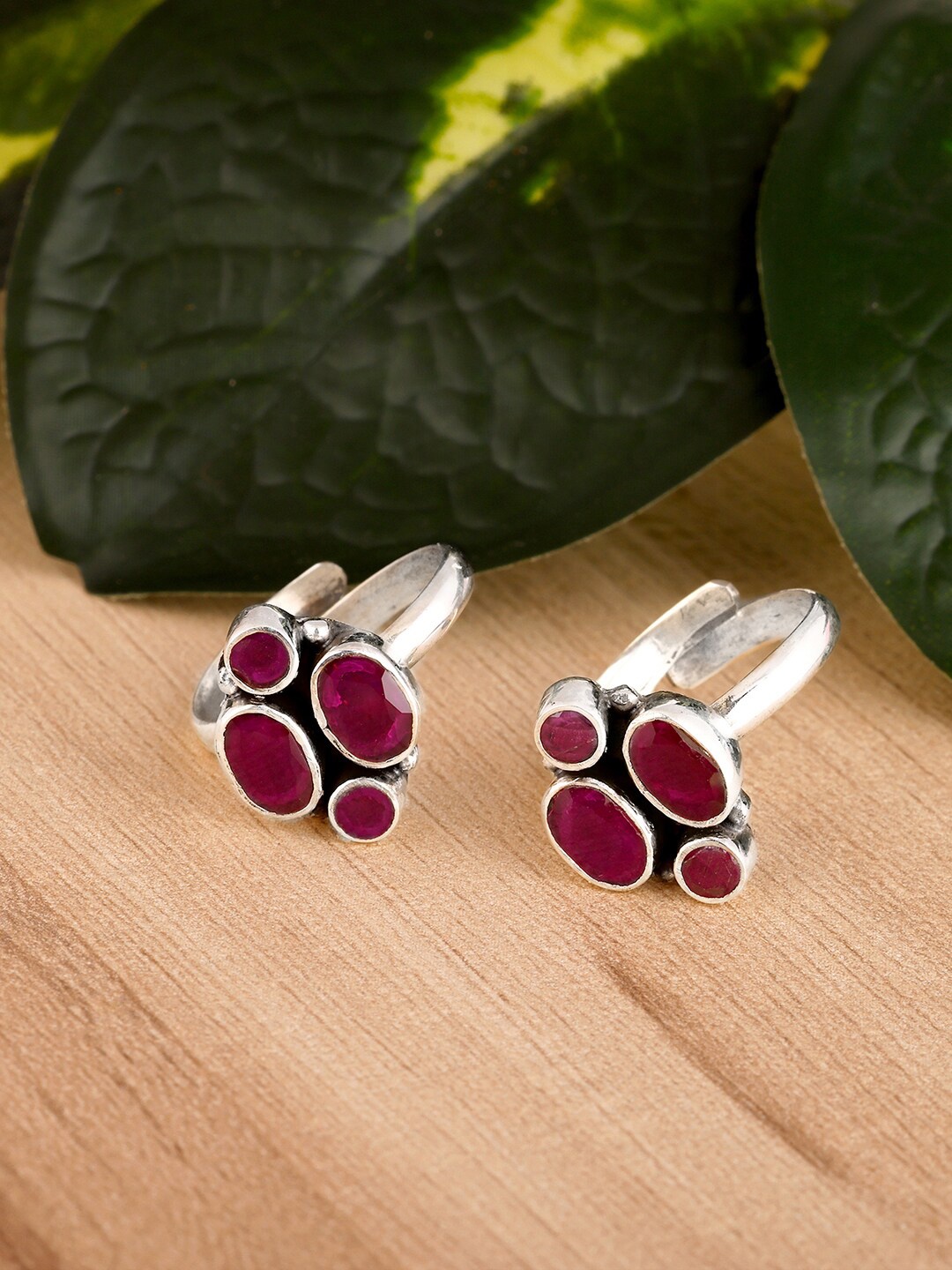 

GIVA Red Artificial Stone Studded Sterling Silver Toe Rings