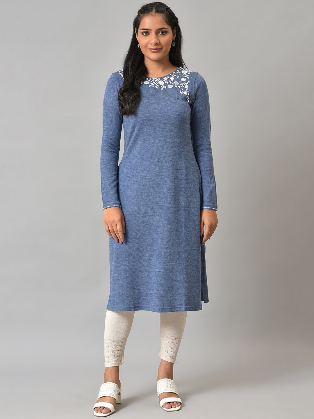 

W Floral Embroidered Acrylic Thread Work Kurta, Blue