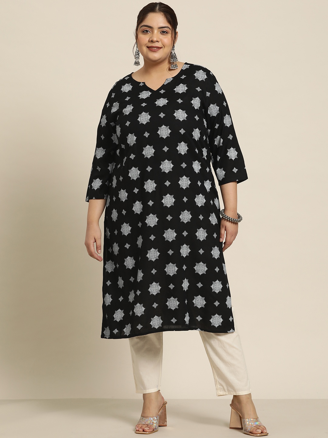 

Sztori Plus Size Ethnic Motifs Printed Straight Kurta, Black