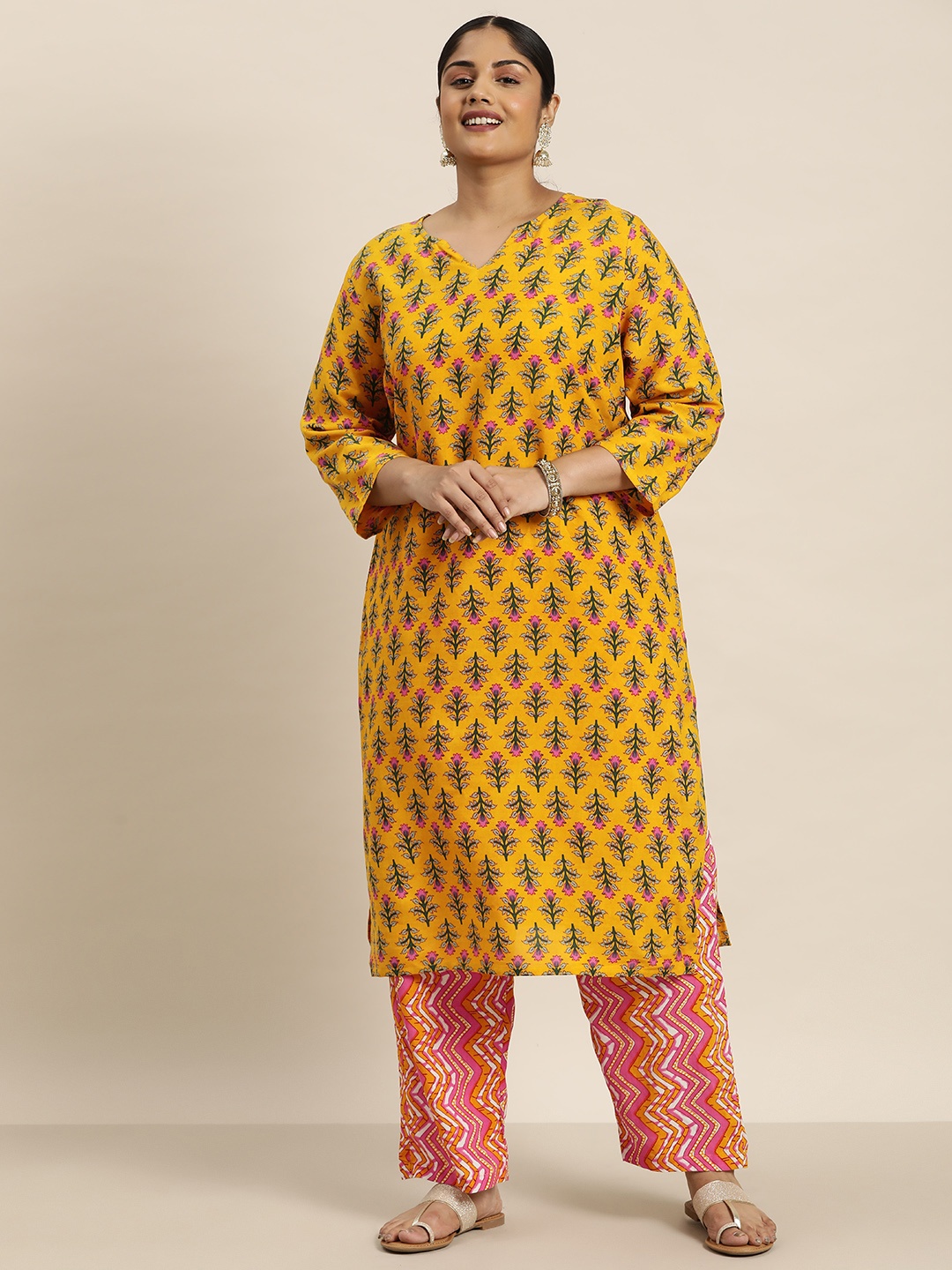 

Sztori Plus Size Floral Print Kurta with Palazzos, Mustard
