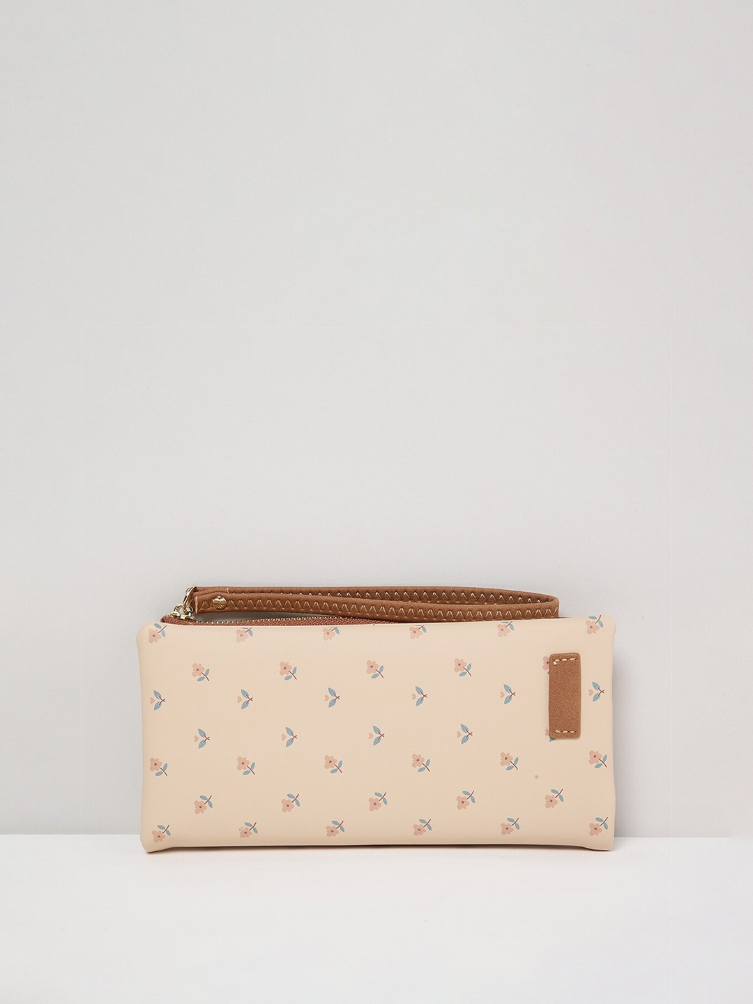 

max Women Off White Floral Printed Two Fold Wallet
