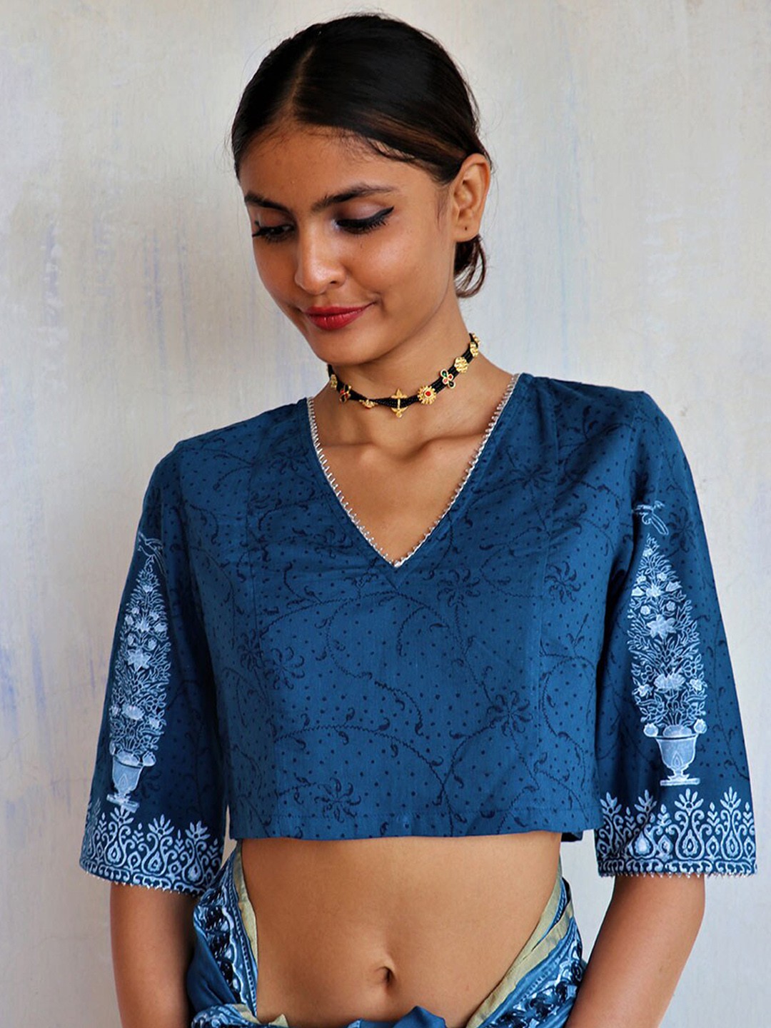 

Chidiyaa Women Blue & White Printed Cotton Saree Blouse
