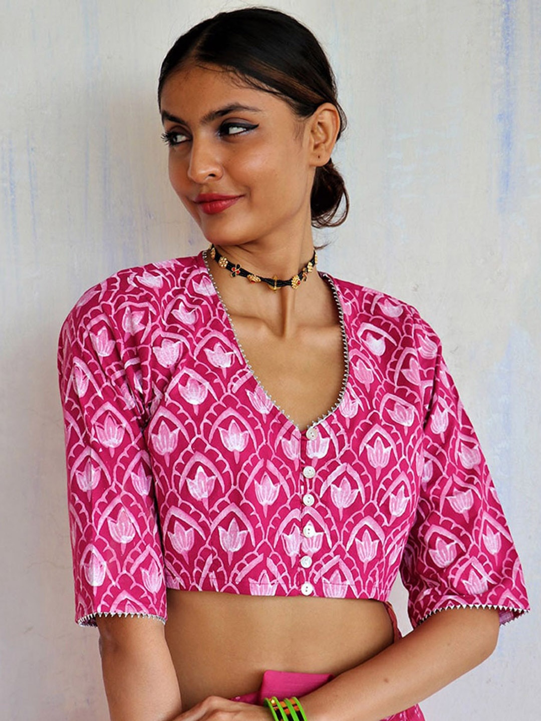 

Chidiyaa Women Pink Printed Cotton Saree Blouse