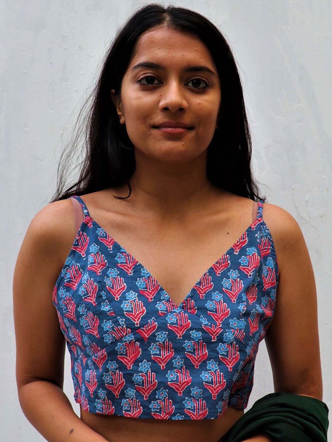 

Chidiyaa Women Blue & Pink Printed Cotton Saree Blouse