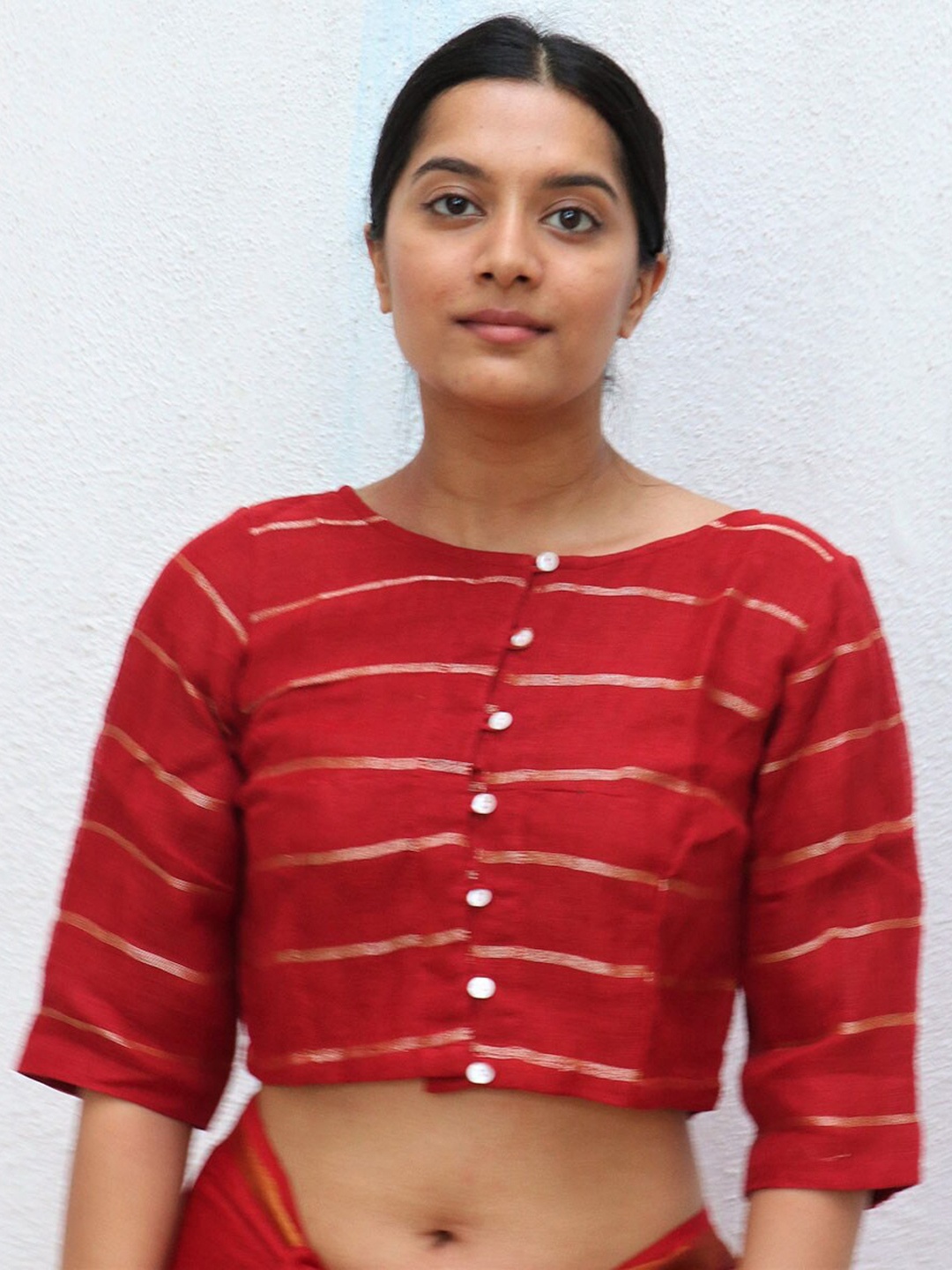 

Chidiyaa Women Red Striped Zari Work Linen Saree Blouse