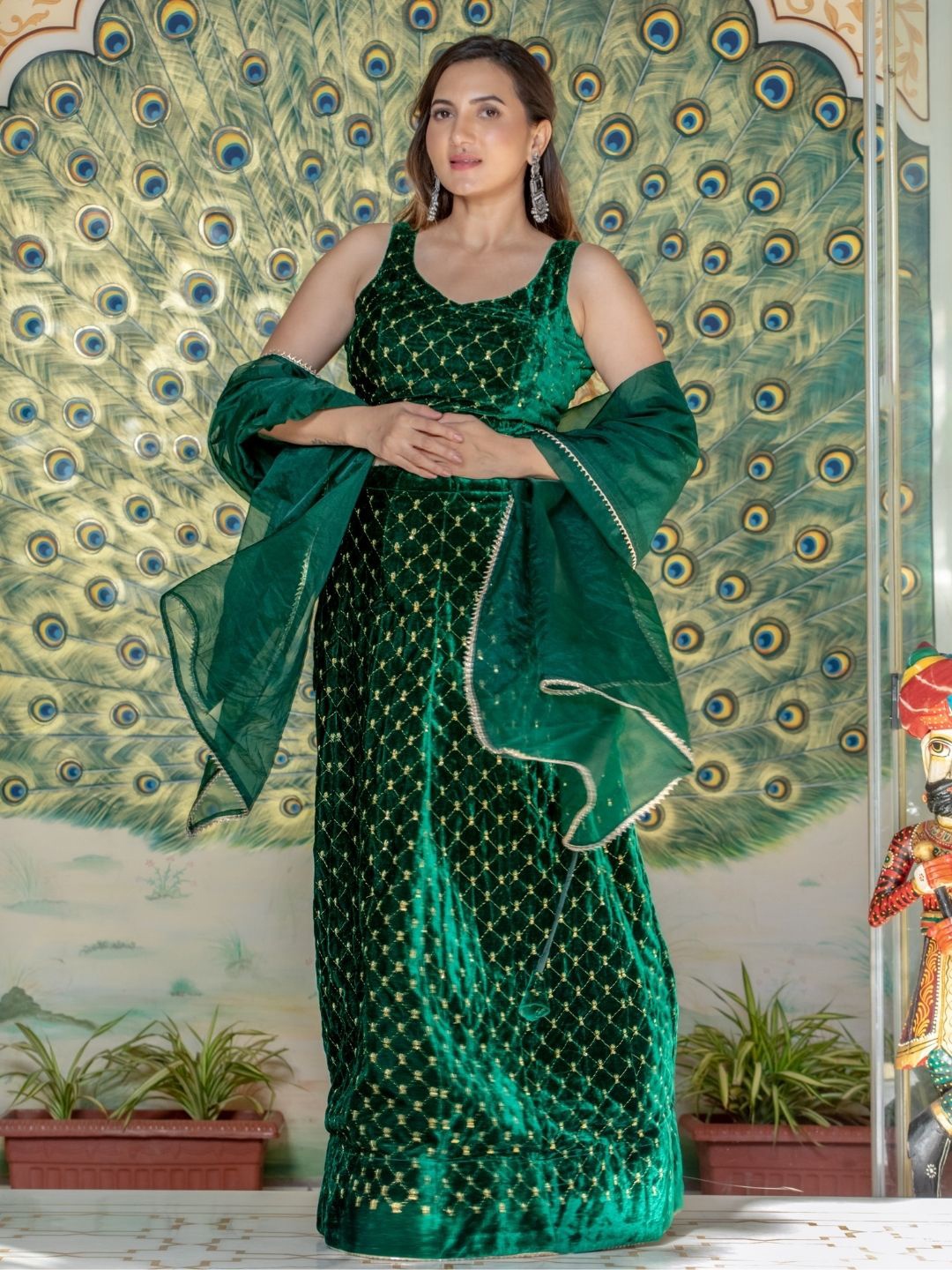 

HOUSE OF JAMOTI Green & Gold-Toned Embroidered Ready to Wear Lehenga & Blouse With Dupatta