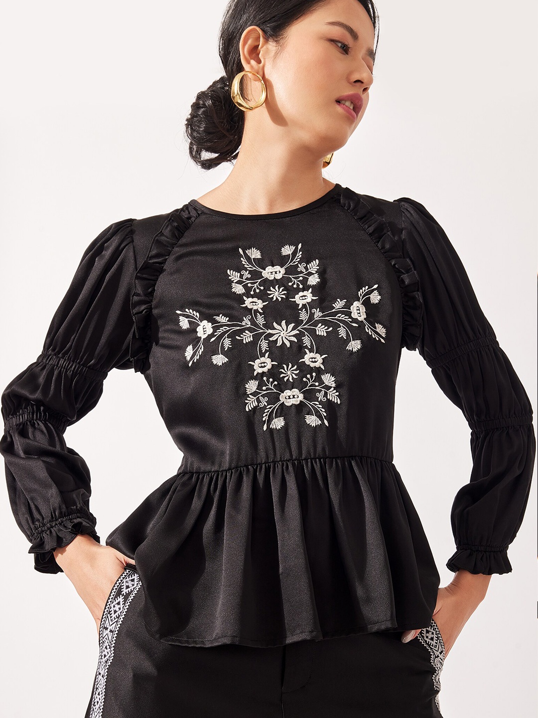 

The Label Life Women Black & White Floral Embroidered Satin Peplum Top