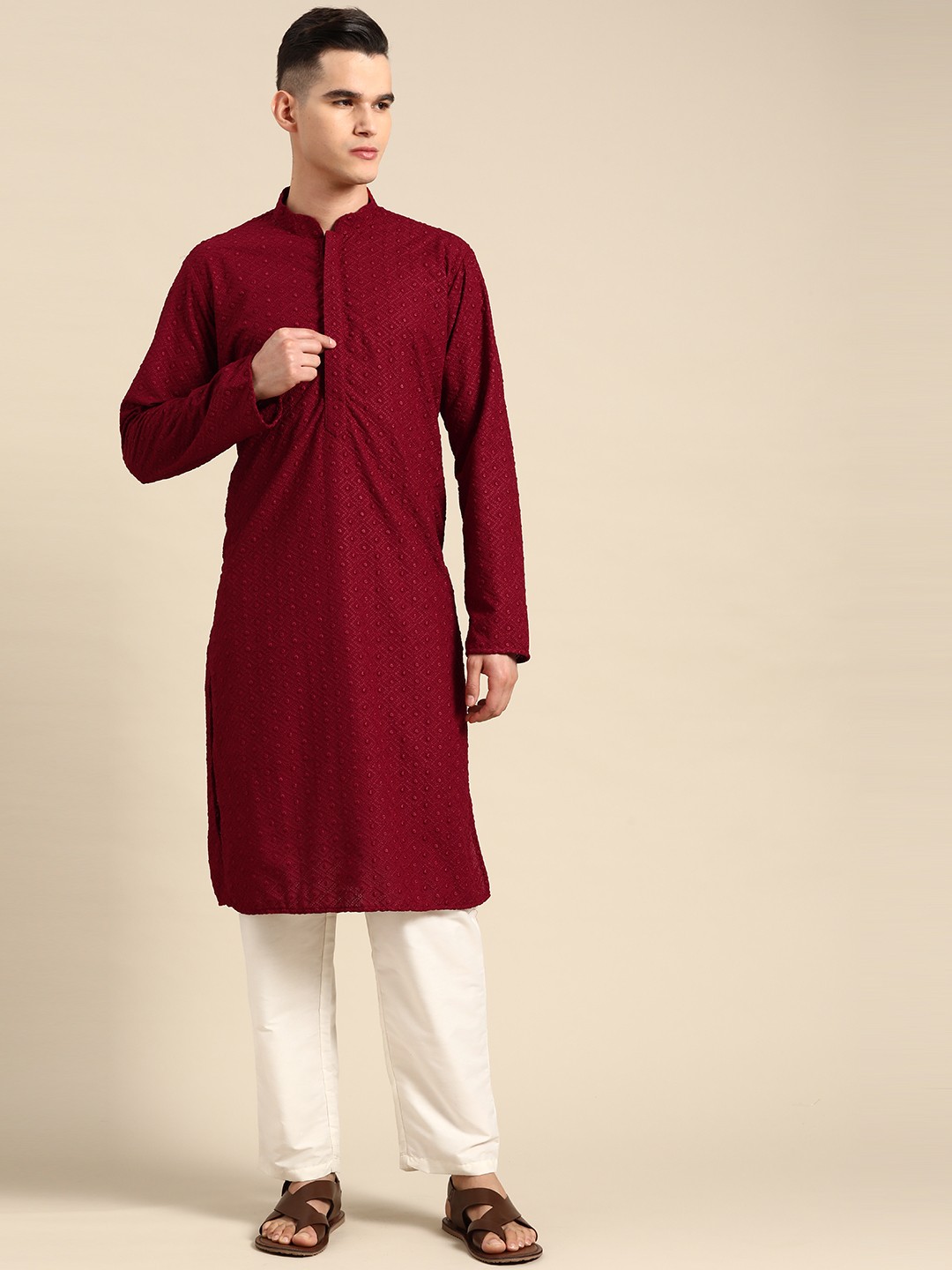 

RAJUBHAI HARGOVINDAS Men Embroidered Chikankari Cotton Kurta, Maroon