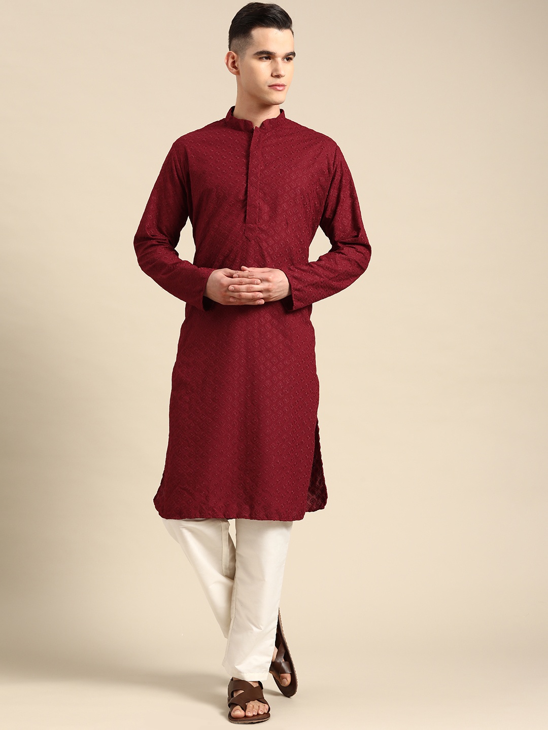 

RAJUBHAI HARGOVINDAS Men Embroidered Chikankari Cotton Kurta, Maroon