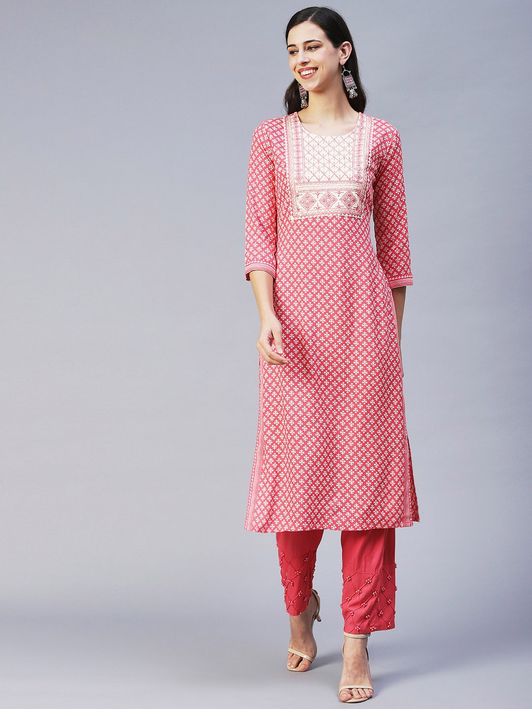 

FASHOR Women Pink & White Floral Printed Thread Work Floral Kurta