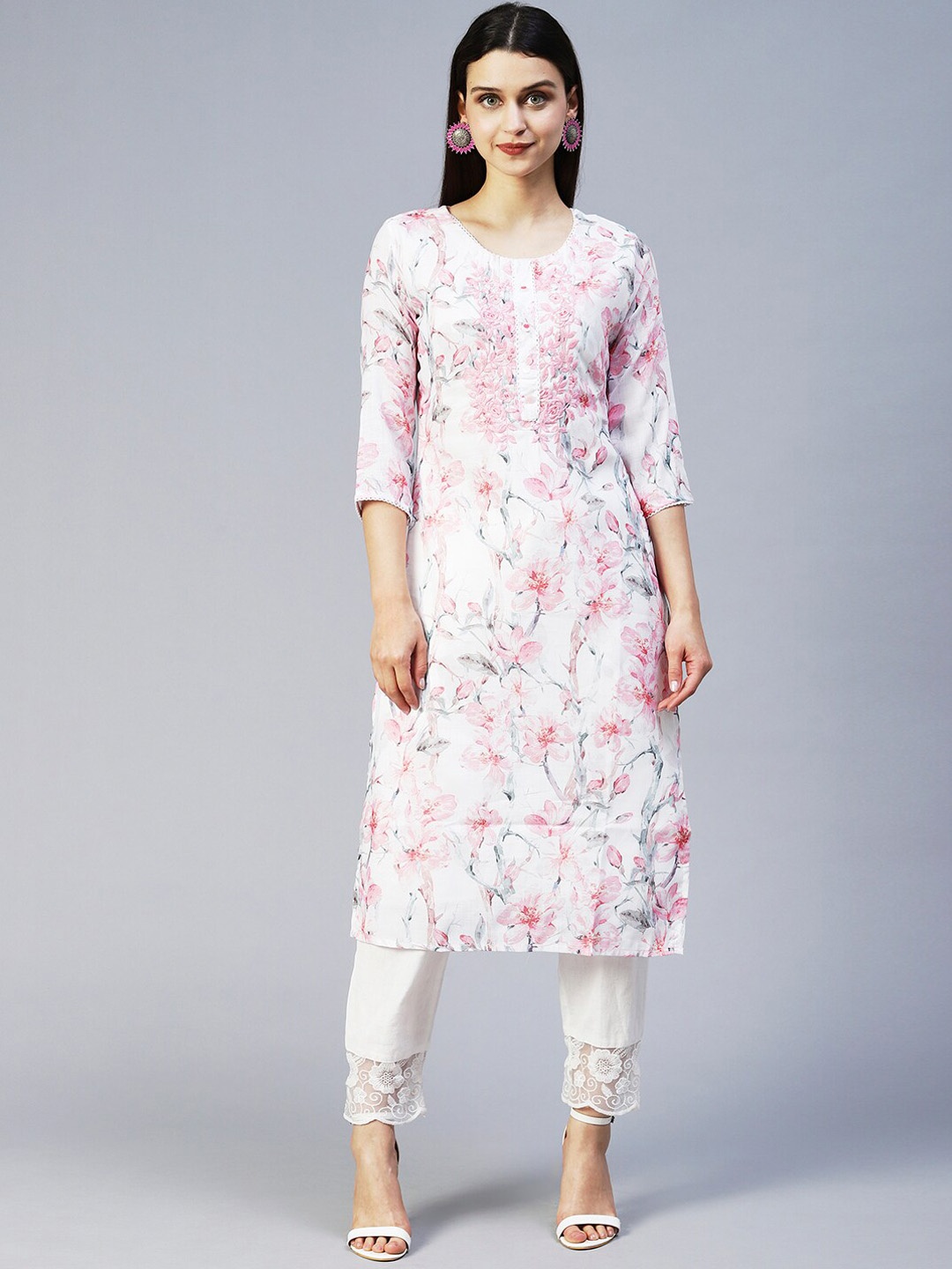 

FASHOR Women Off White & Pink Floral Printed Thread Work Cotton Kurta