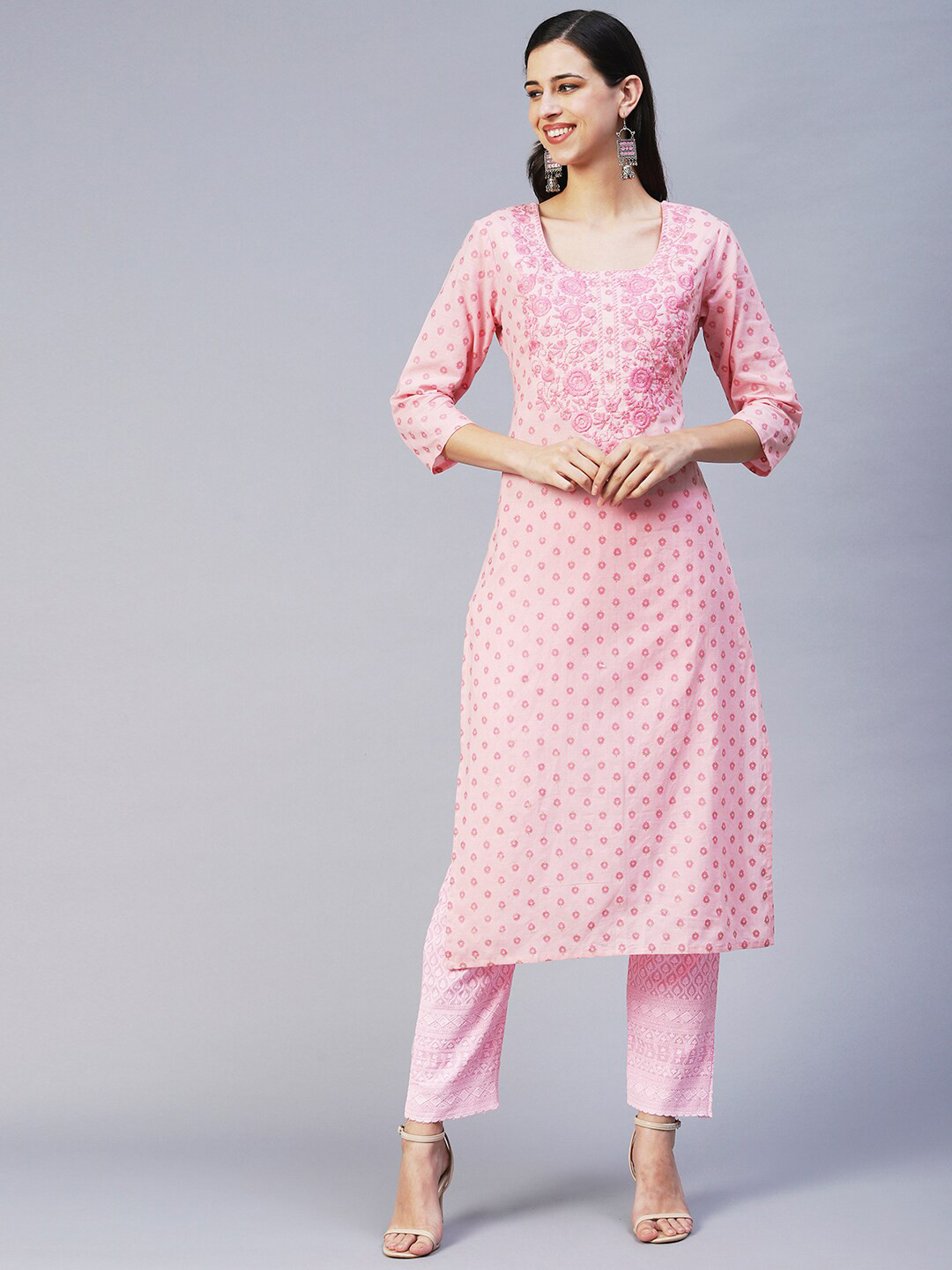 

FASHOR Round Neck Floral Chikankari Straight Regular Fit Cotton Kurta, Pink