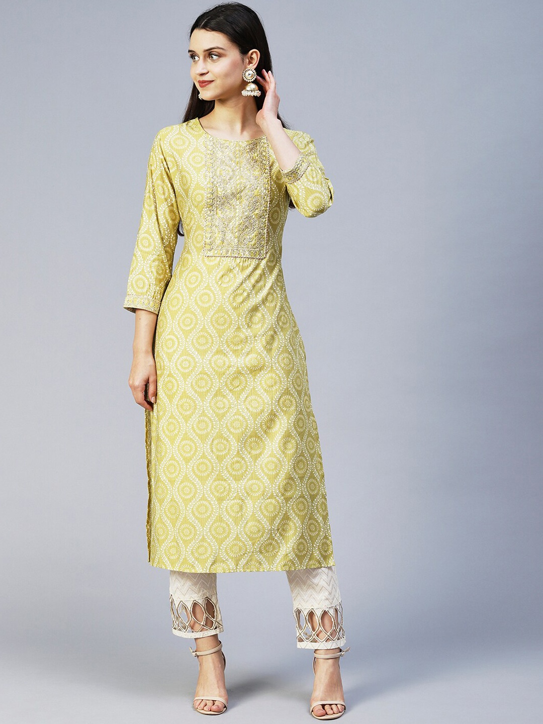 

FASHOR Women Green & White Floral Yoke Design Thread Work Floral Kurta