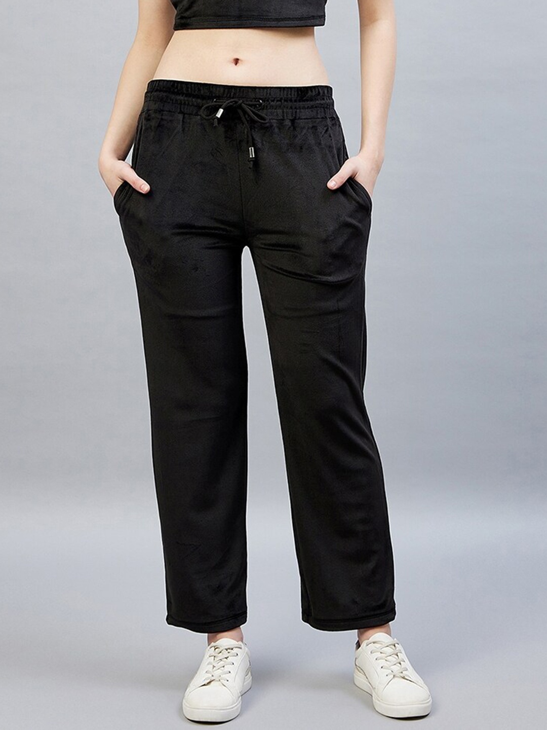 

DELAN Women Black Solid Cotton Track Pants