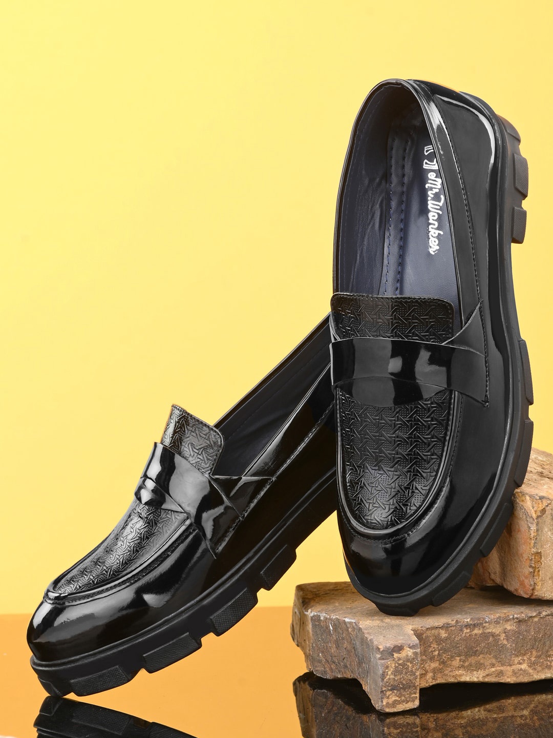 

mr.wonker Men Black Textured Formal Loafers