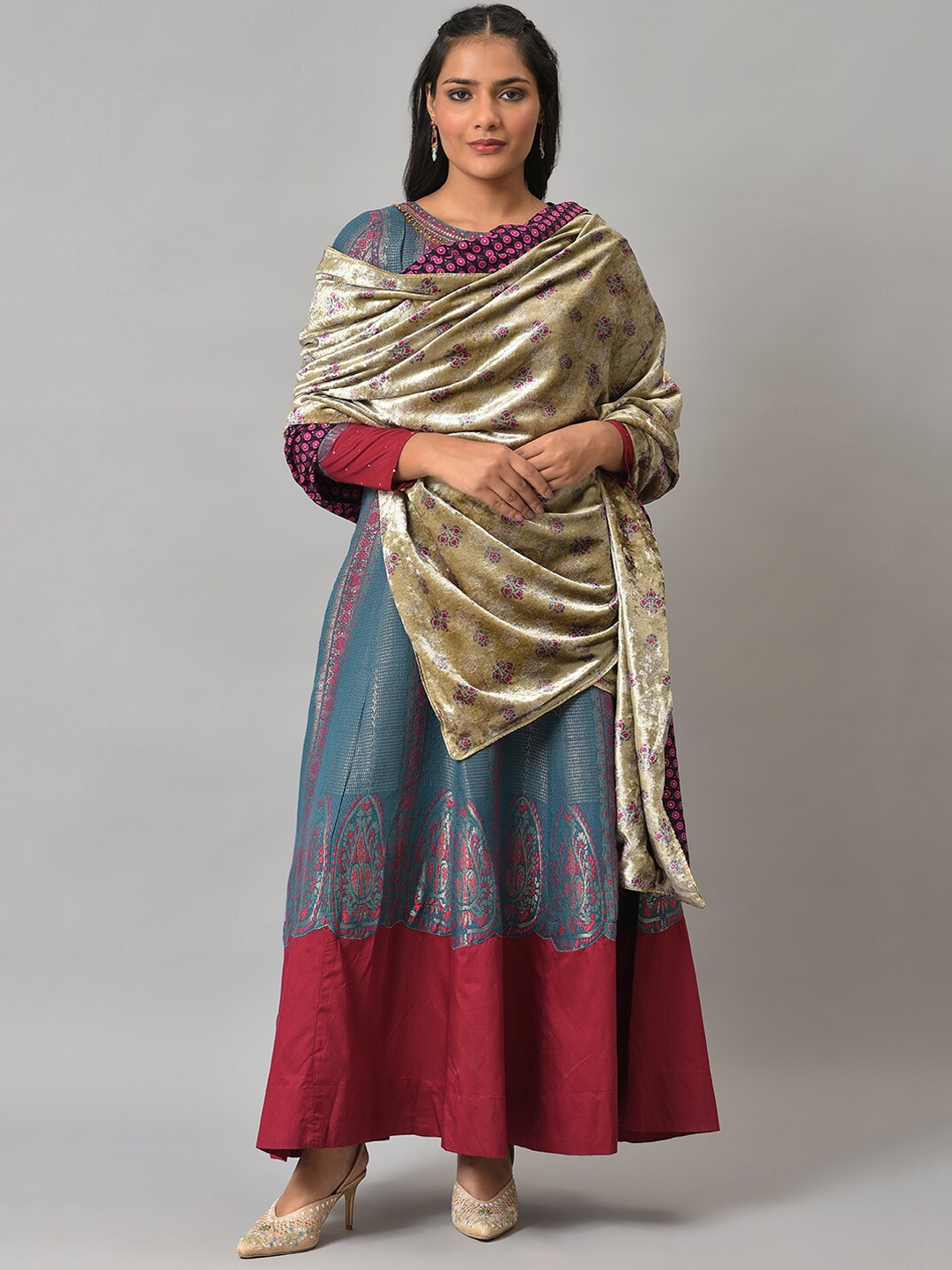 

WISHFUL Women Beige & Grey Ethnic Motifs Printed Shawl