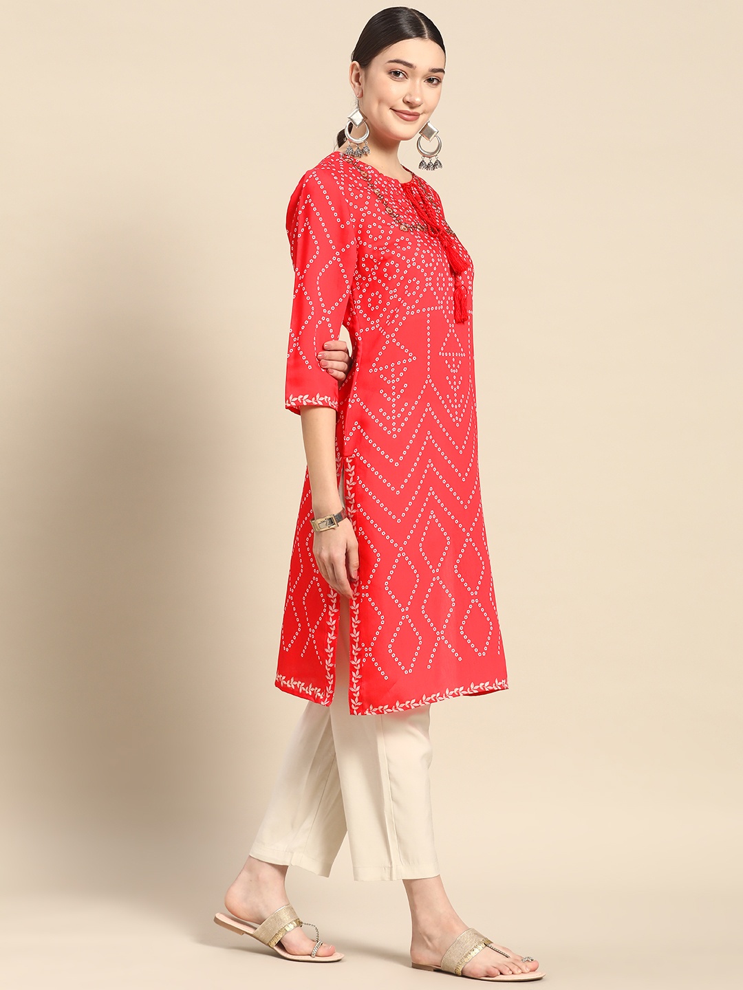 

Sangria Women Red & White Tie Up Neck Bandhani Embroidered Kurta