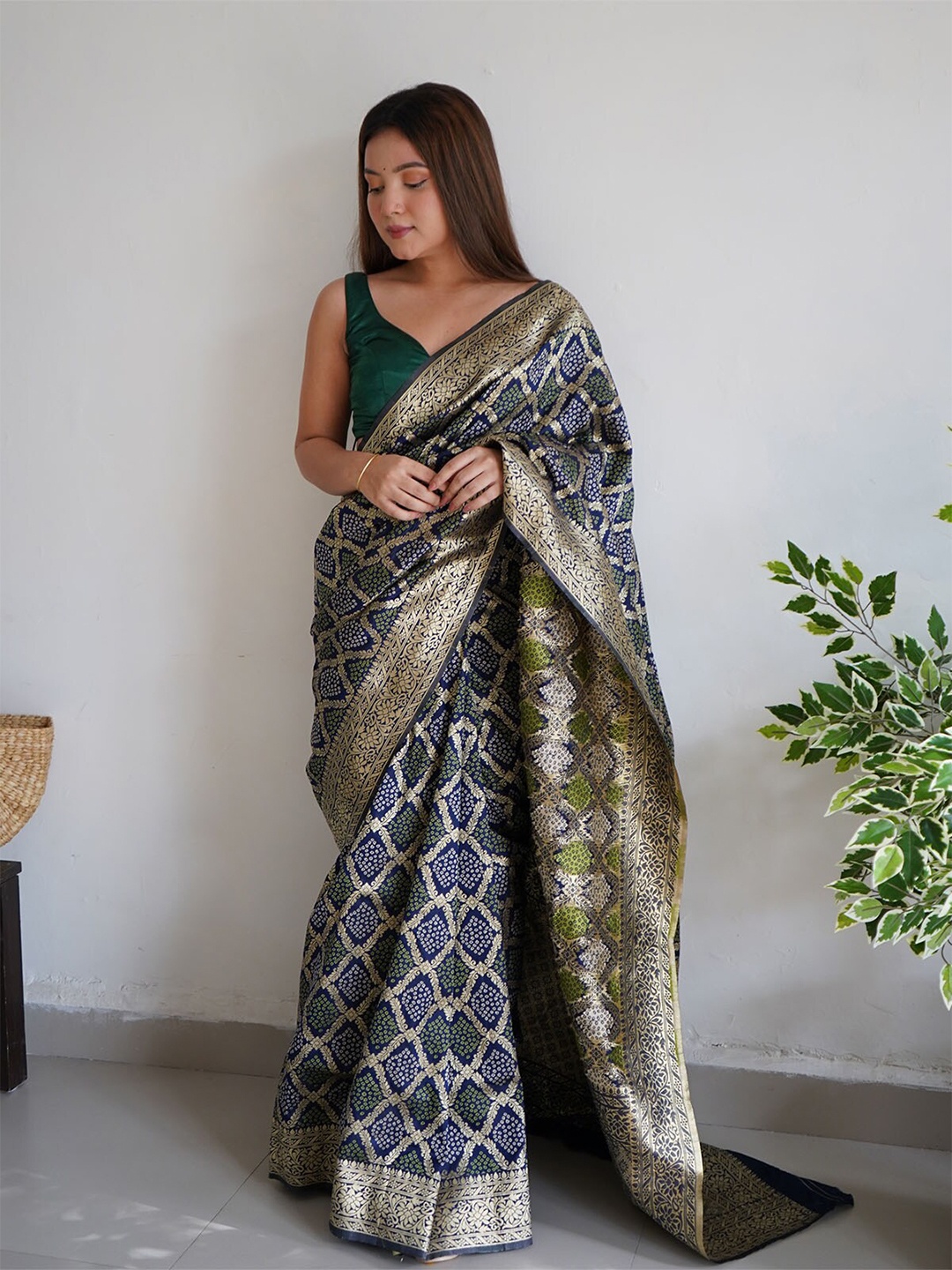 

ODETTE Blue & Gold-Toned Floral Printed Saree