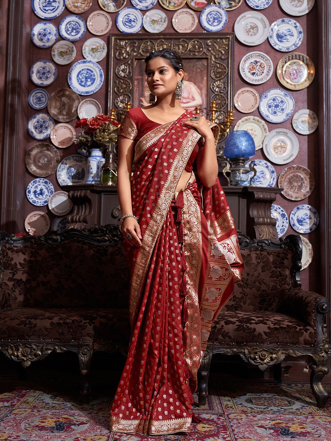 

ODETTE Red Ethnic Motifs Zari Silk Blend Saree