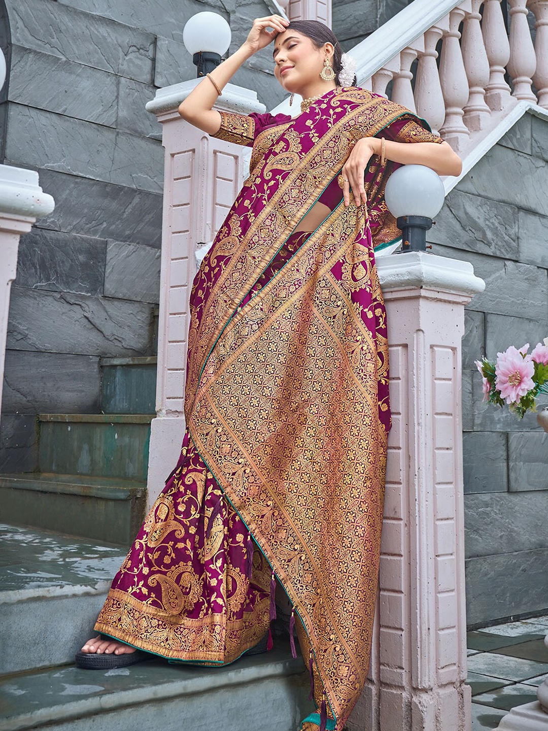 

ODETTE Pink & Gold-Toned Floral Zari Silk Blend Saree