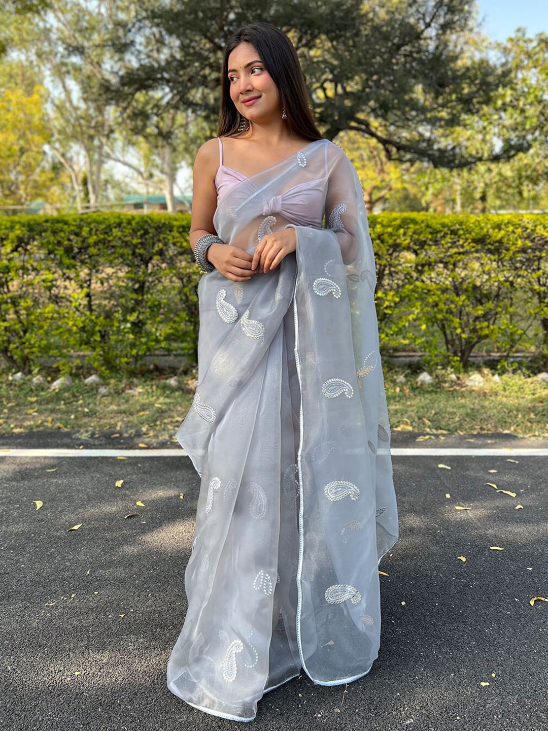

ODETTE Grey & White Paisley Embroidered Organza Saree