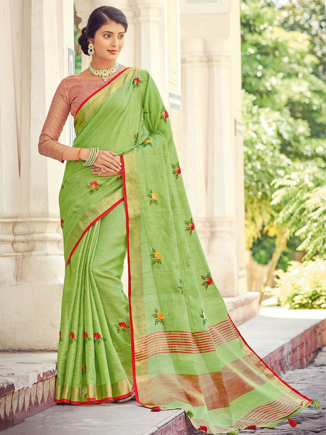 

ODETTE Green & Red Floral Zari Linen Blend Saree