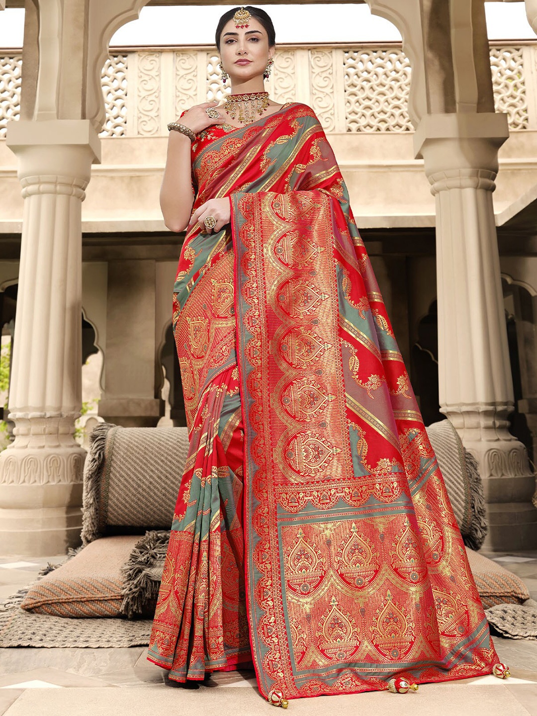 

ODETTE Red & Green Woven Design Zari Silk Blend Saree