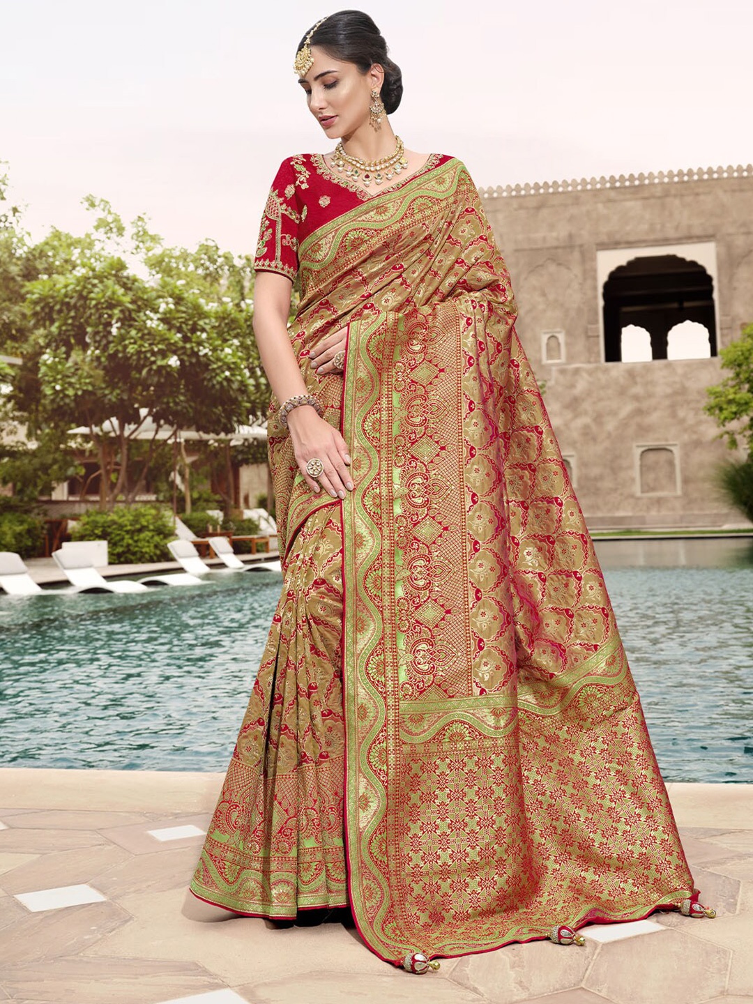 

ODETTE Red & Gold-Toned Woven Design Zari Silk Blend Saree