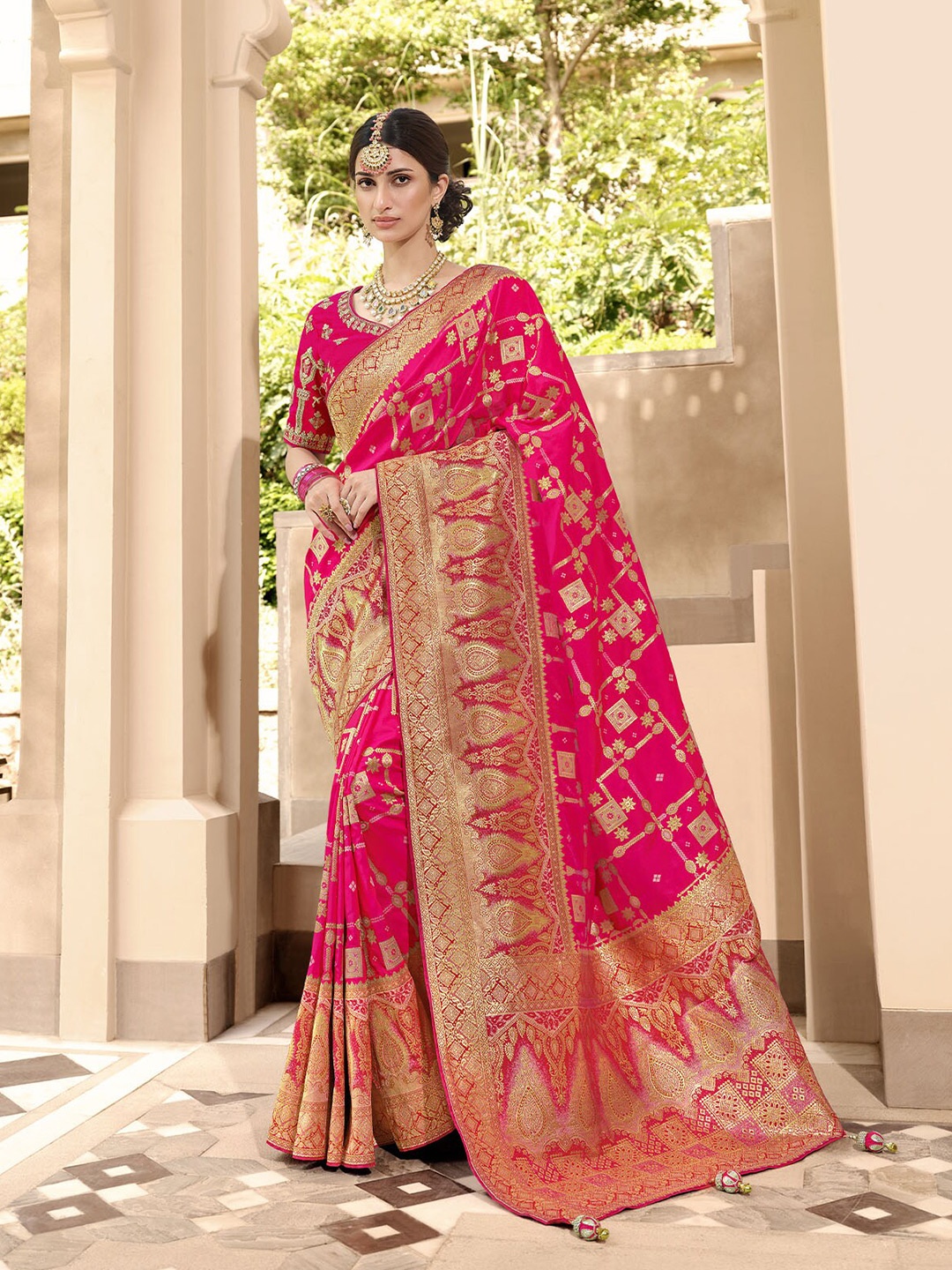 

ODETTE Pink & Gold-Toned Woven Design Zari Silk Blend Saree