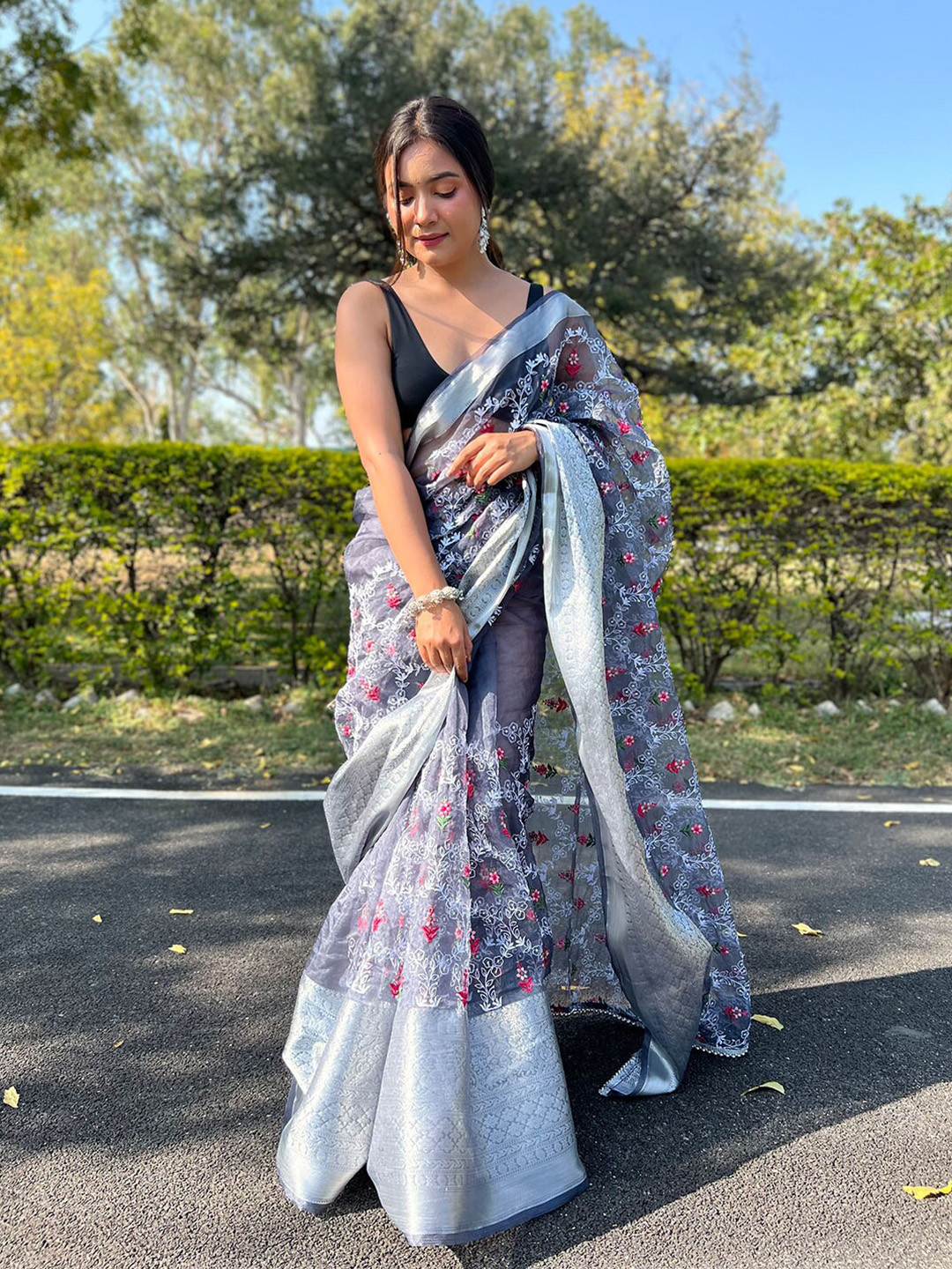 

ODETTE Grey & Pink Floral Embroidered Organza Saree