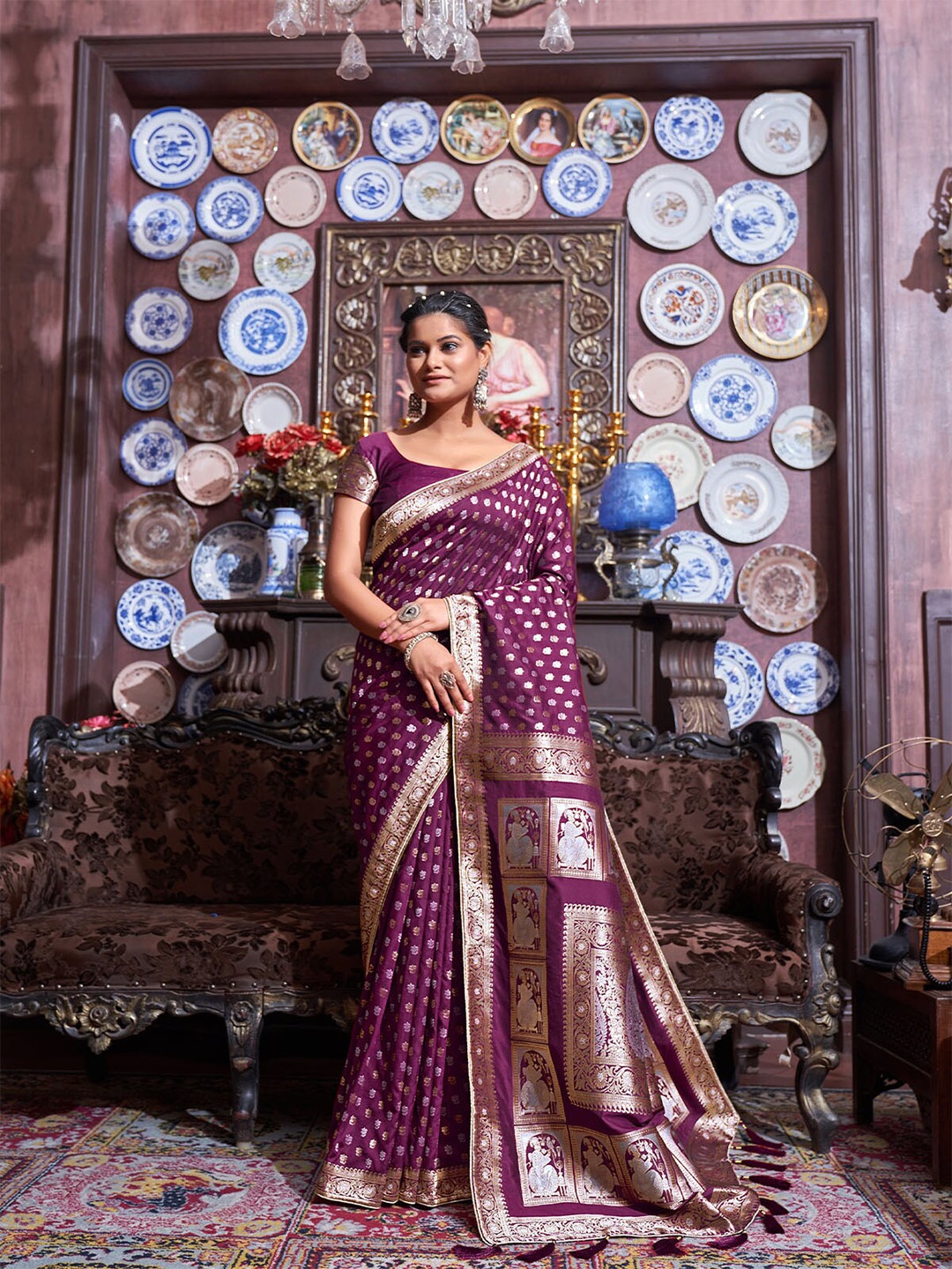 

ODETTE Pink & Gold-Toned Woven Design Zari Silk Blend Saree