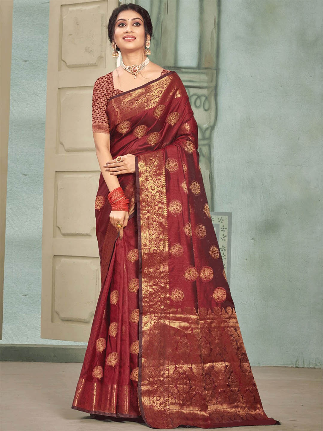 

ODETTE Maroon & Gold-Toned Woven Design Zari Saree