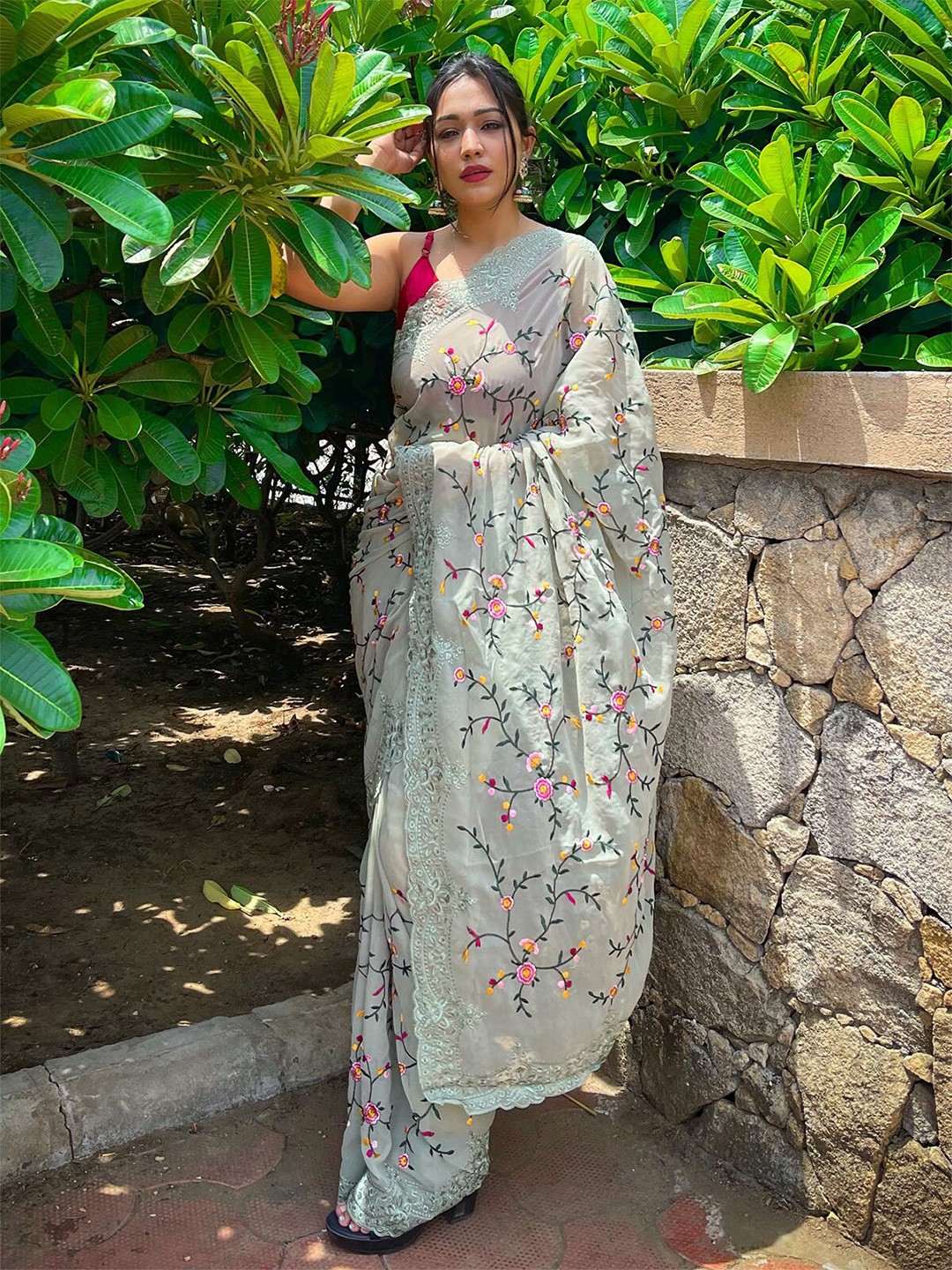 

ODETTE Grey & Pink Floral Embroidered Saree