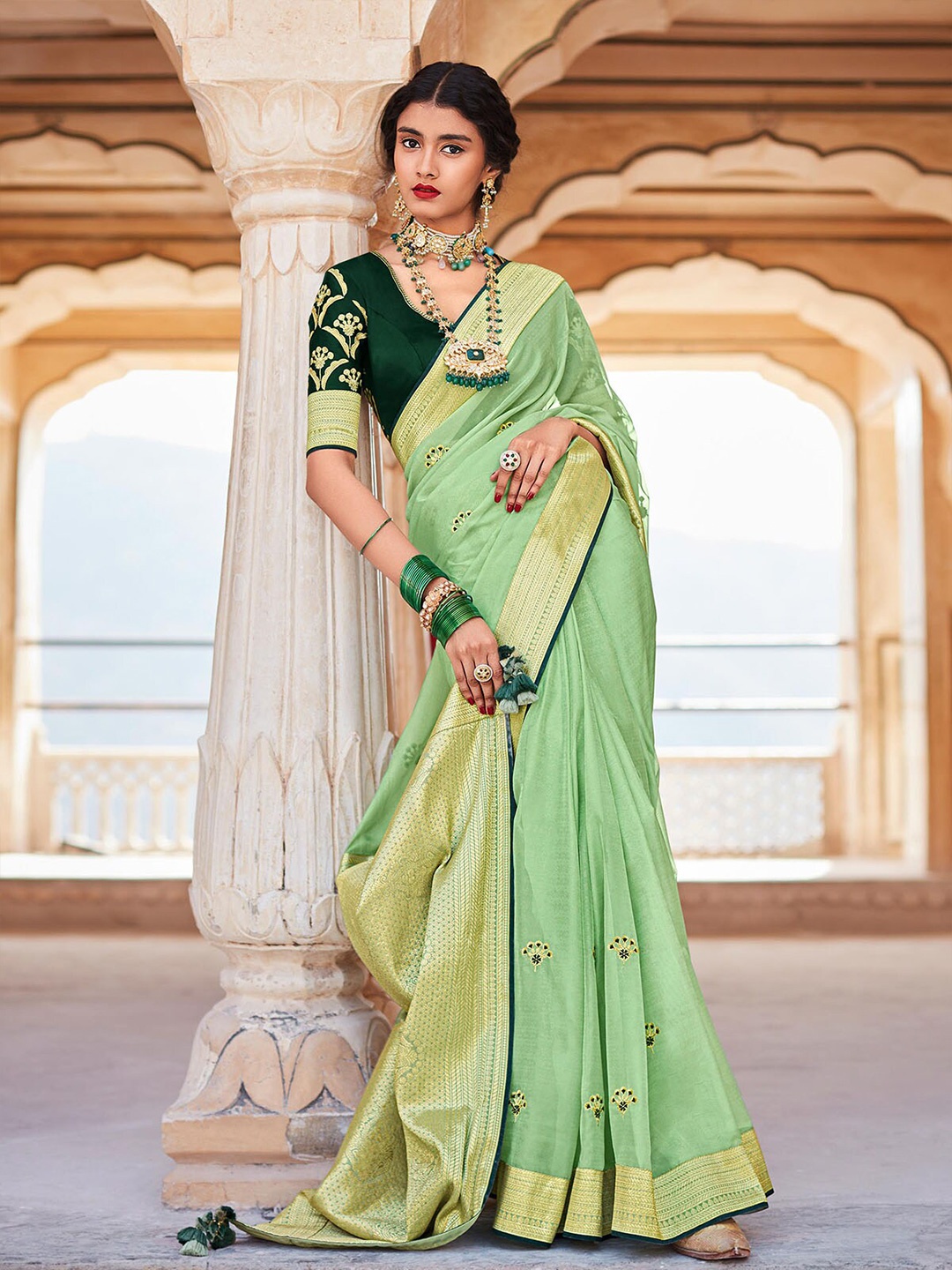 

ODETTE Green & Gold-Toned Floral Zari Silk Blend Saree