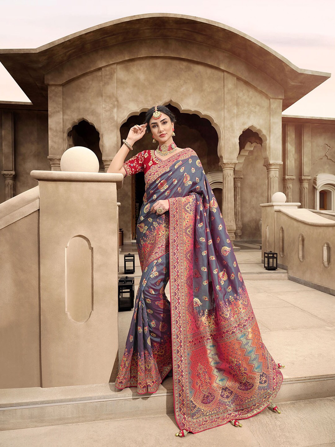 

ODETTE Grey & Red Woven Design Zari Silk Blend Saree
