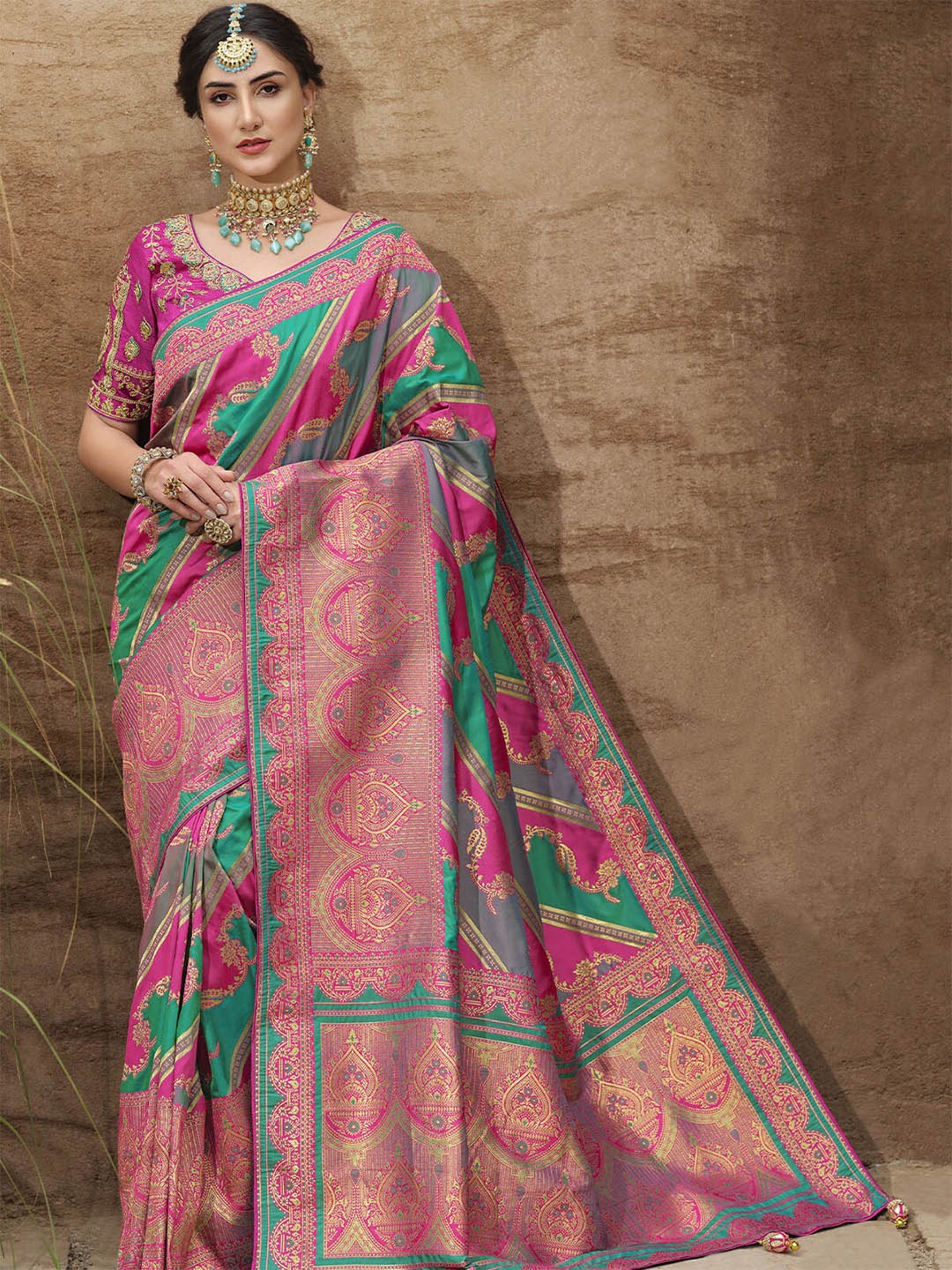 

ODETTE Green & Pink Woven Design Zari Silk Blend Saree