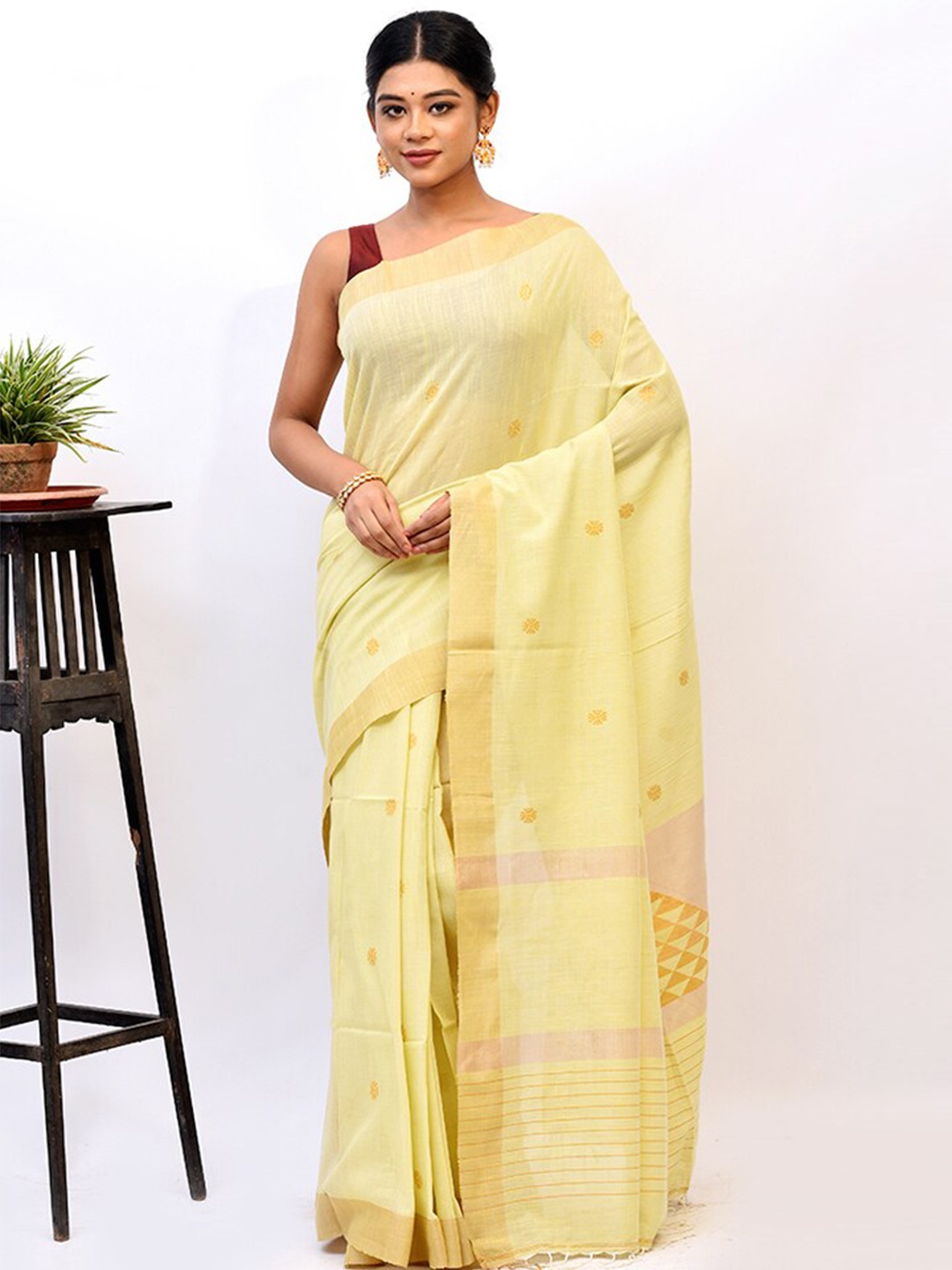 

AllSilks Cream-Coloured Floral Zari Silk Blend Saree