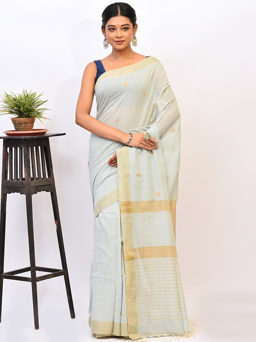 

AllSilks Grey & Gold-Toned Floral Zari Silk Blend Saree