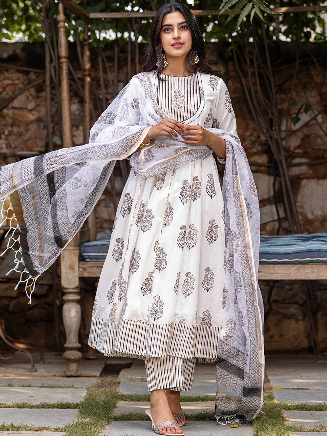 

Ambraee Women White Floral Printed Pleated Kurta with Trousers & Dupatta