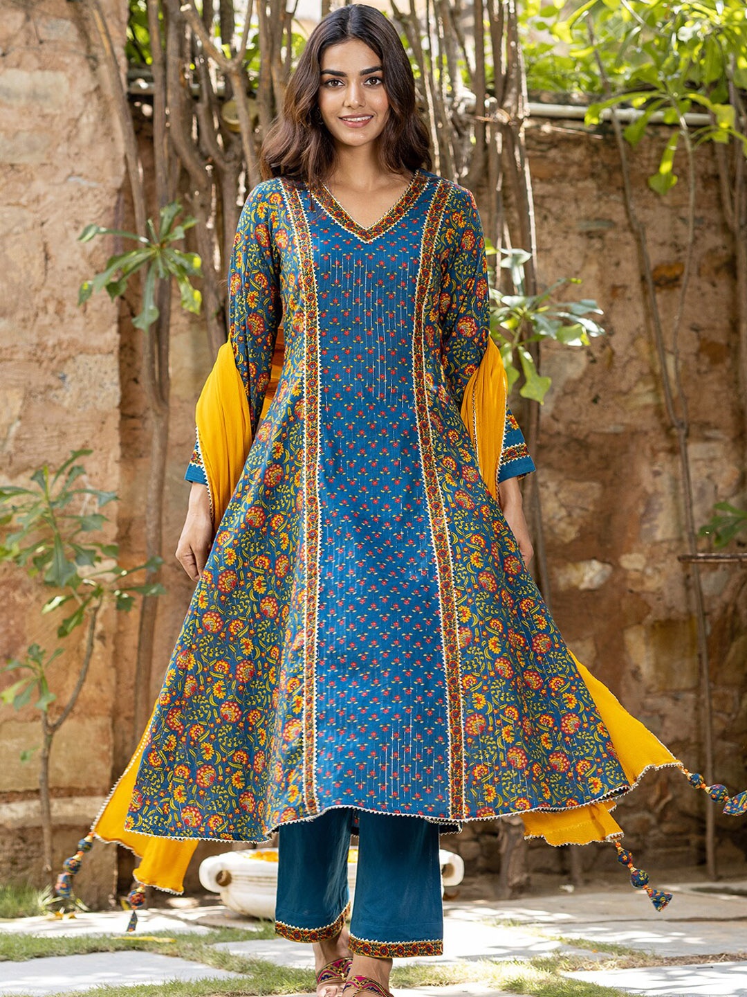 

Ambraee Women Navy Blue Floral Printed Kurta with Trousers & Dupatta