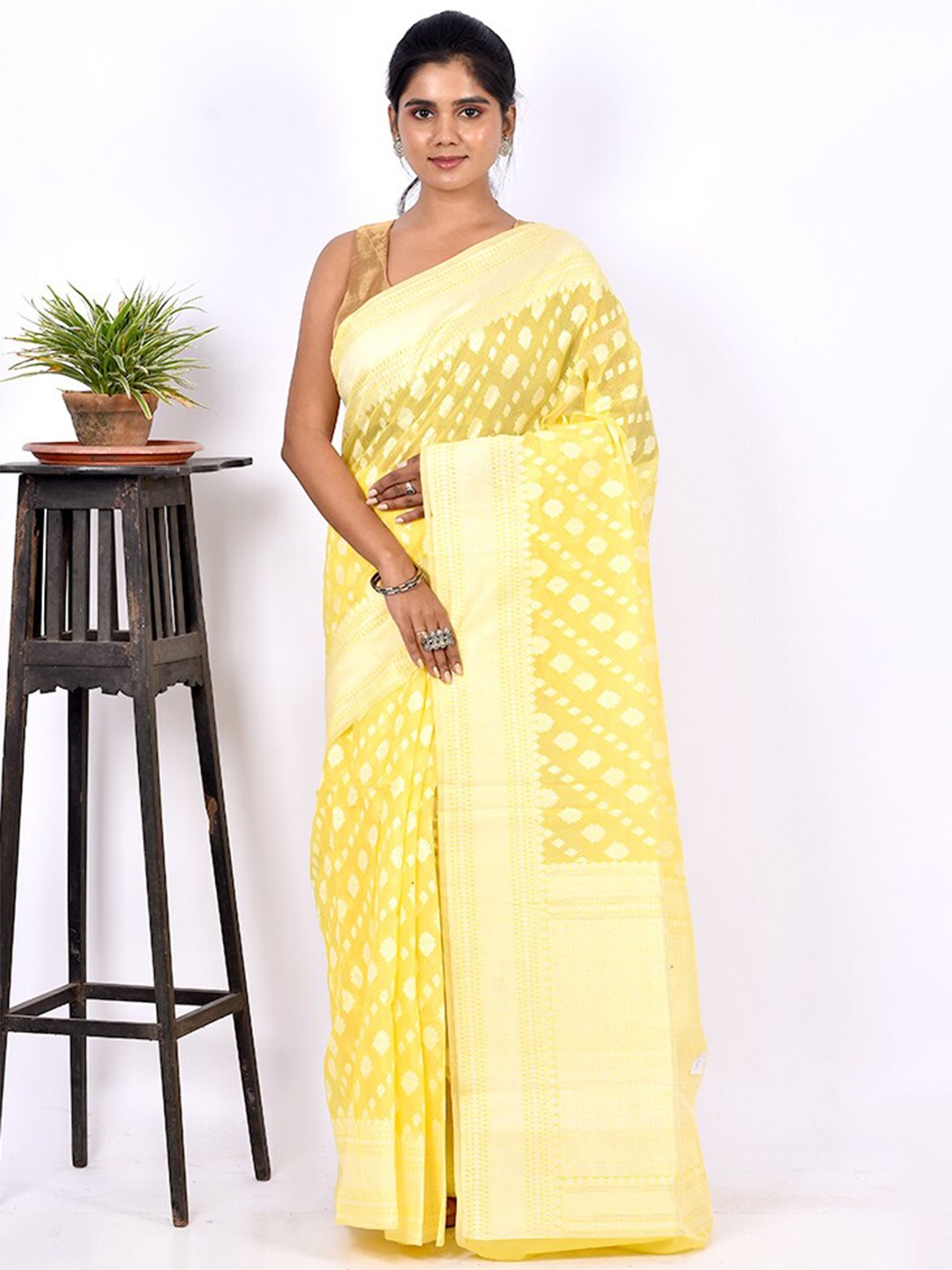 

AllSilks Yellow & White Ethnic Motifs Pure Cotton Saree