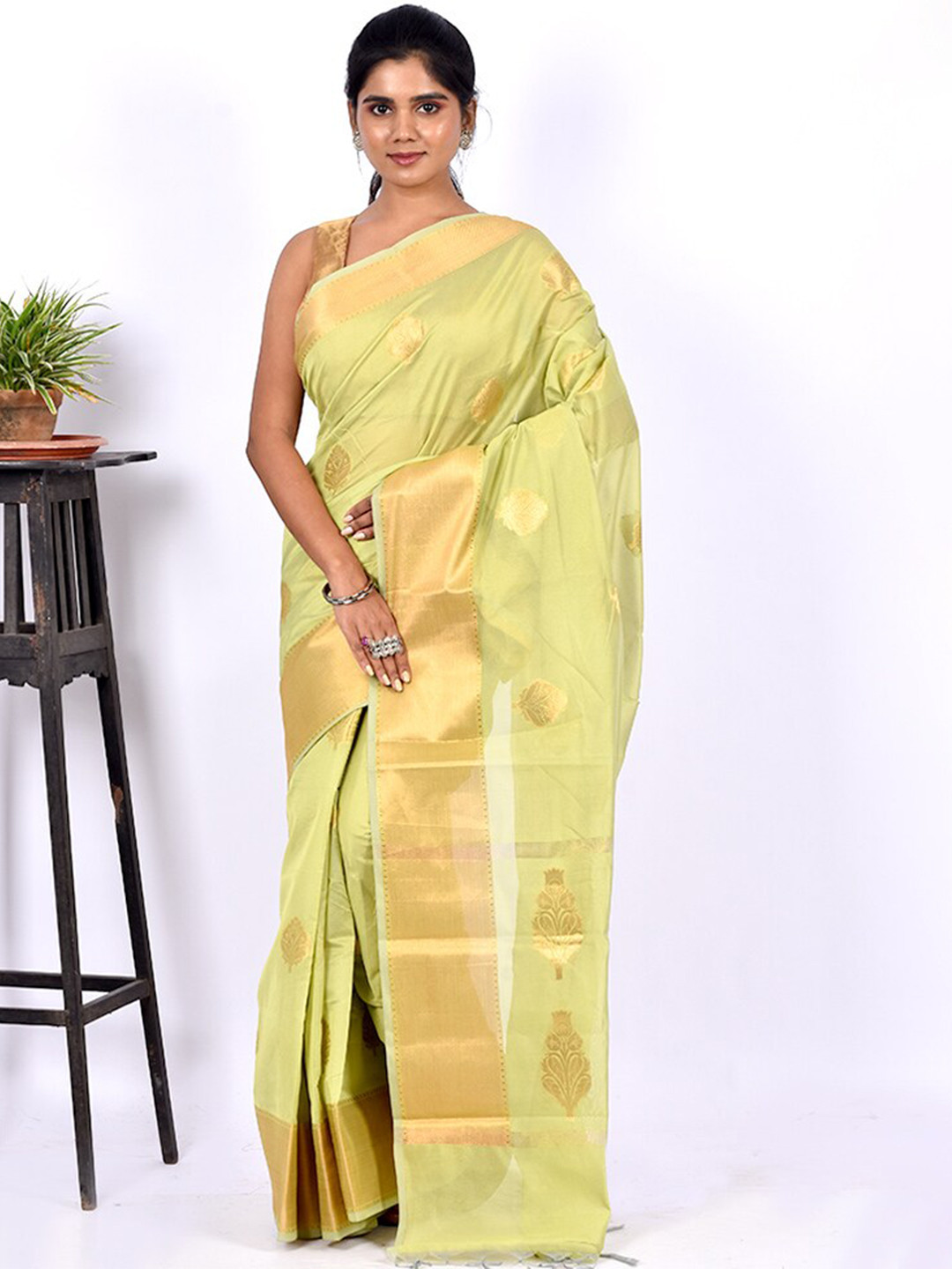 

AllSilks Green & Gold-Toned Ethnic Motifs Zari Pure Cotton Saree
