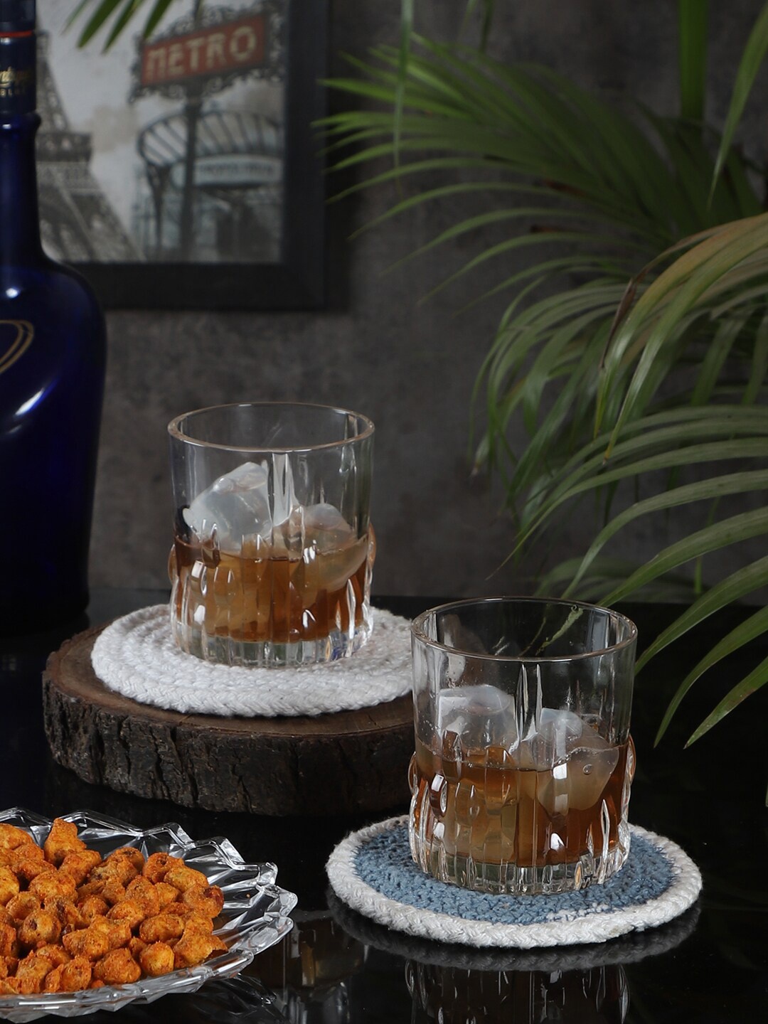 

ceradeco Transparent 6 Pieces burg Shaped Textured Wine Glass Set With Wooden Tray220 Ml
