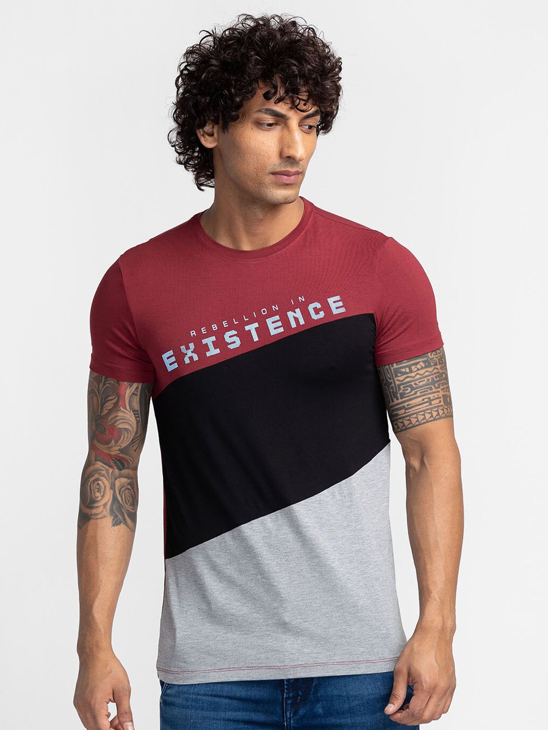 

Globus Men Cotton Maroon Colourblocked T-shirt