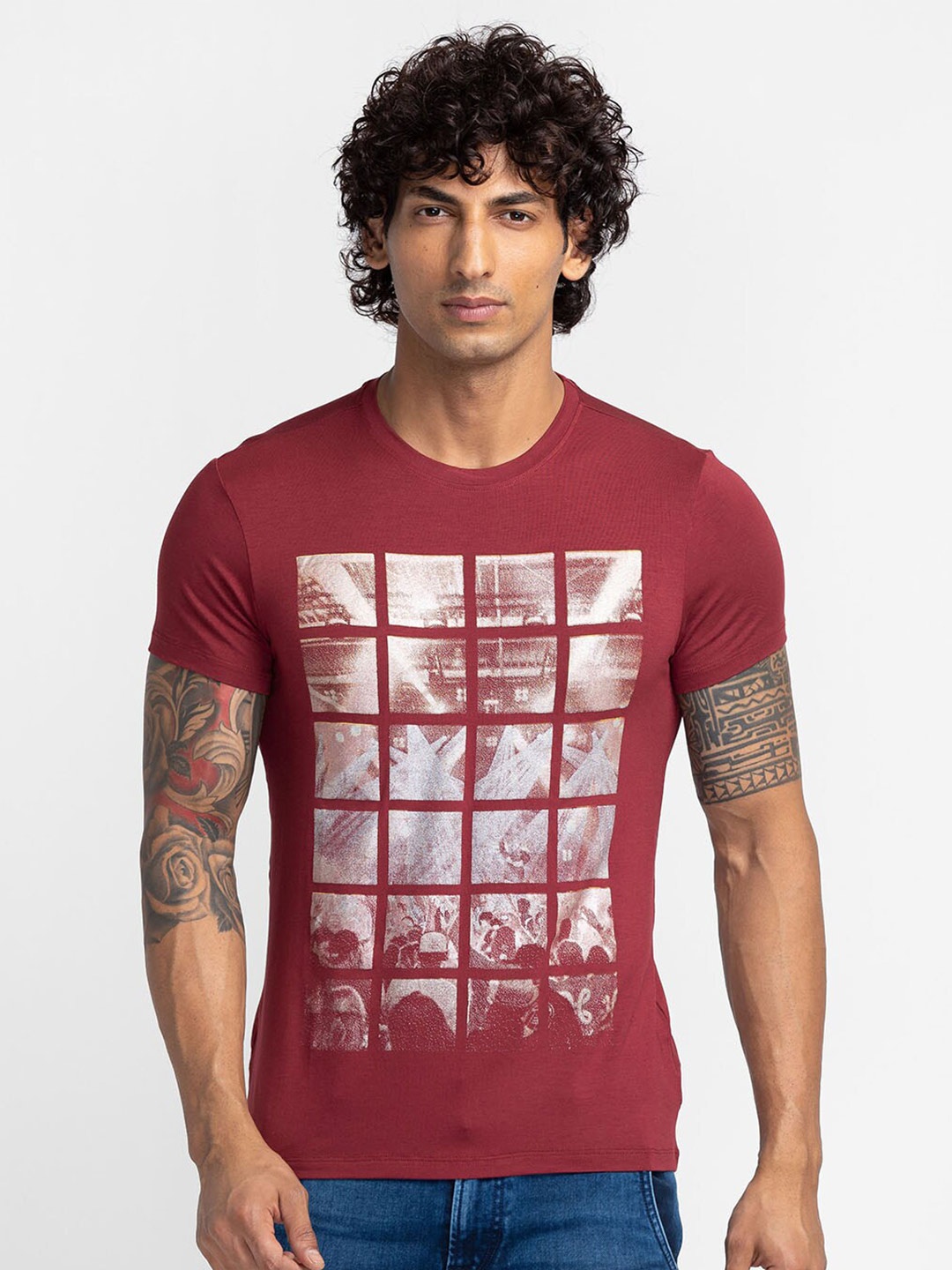 

Globus Men Cotton Maroon Printed T-shirt