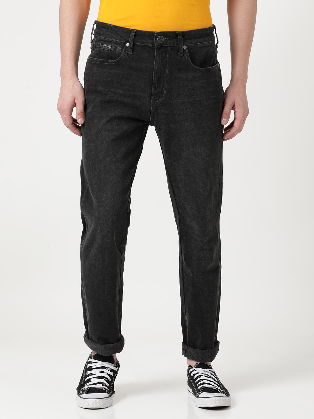 

Wrangler Men Straight Fit Mildly Distressed Light Fade Stretchable Jeans, Black