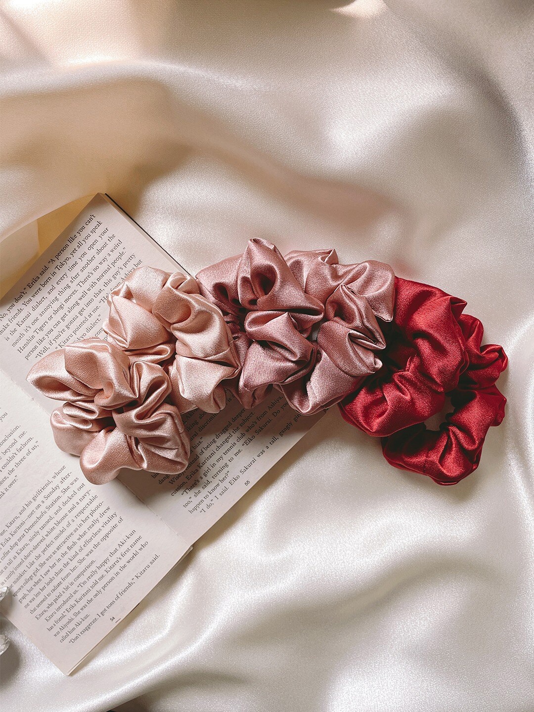 

Mueras Women Red & Mauve Set of 6 Satin Scrunchies